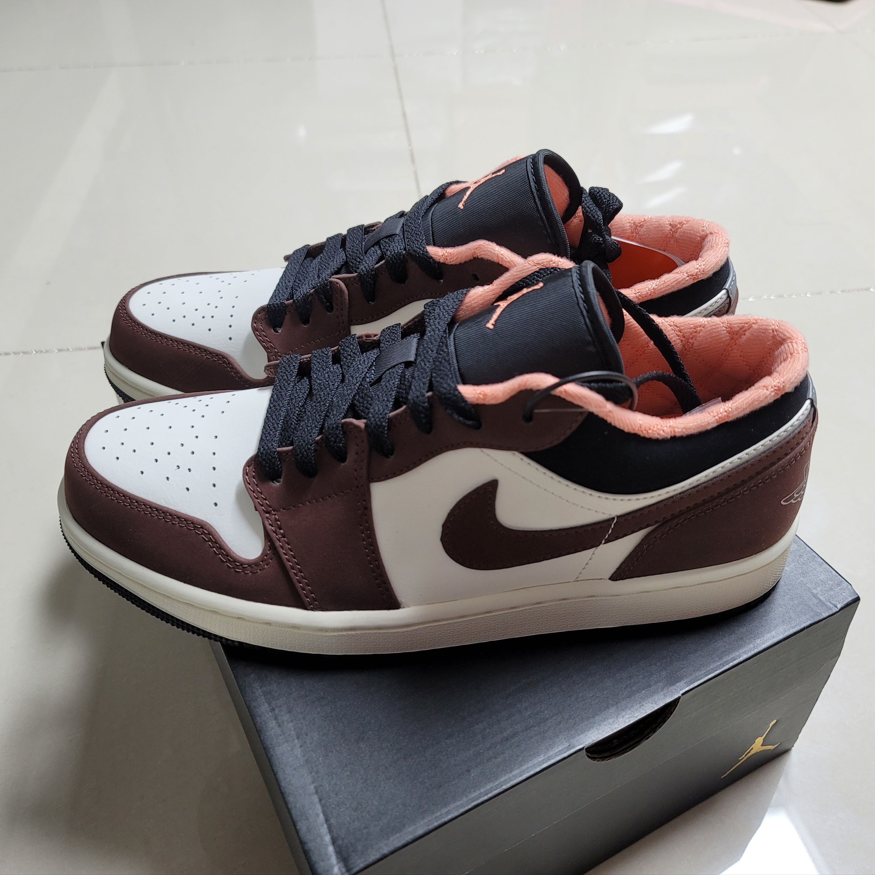 Jordan 1 Low SE Chocolate Bliss 착용 스타일 - 2