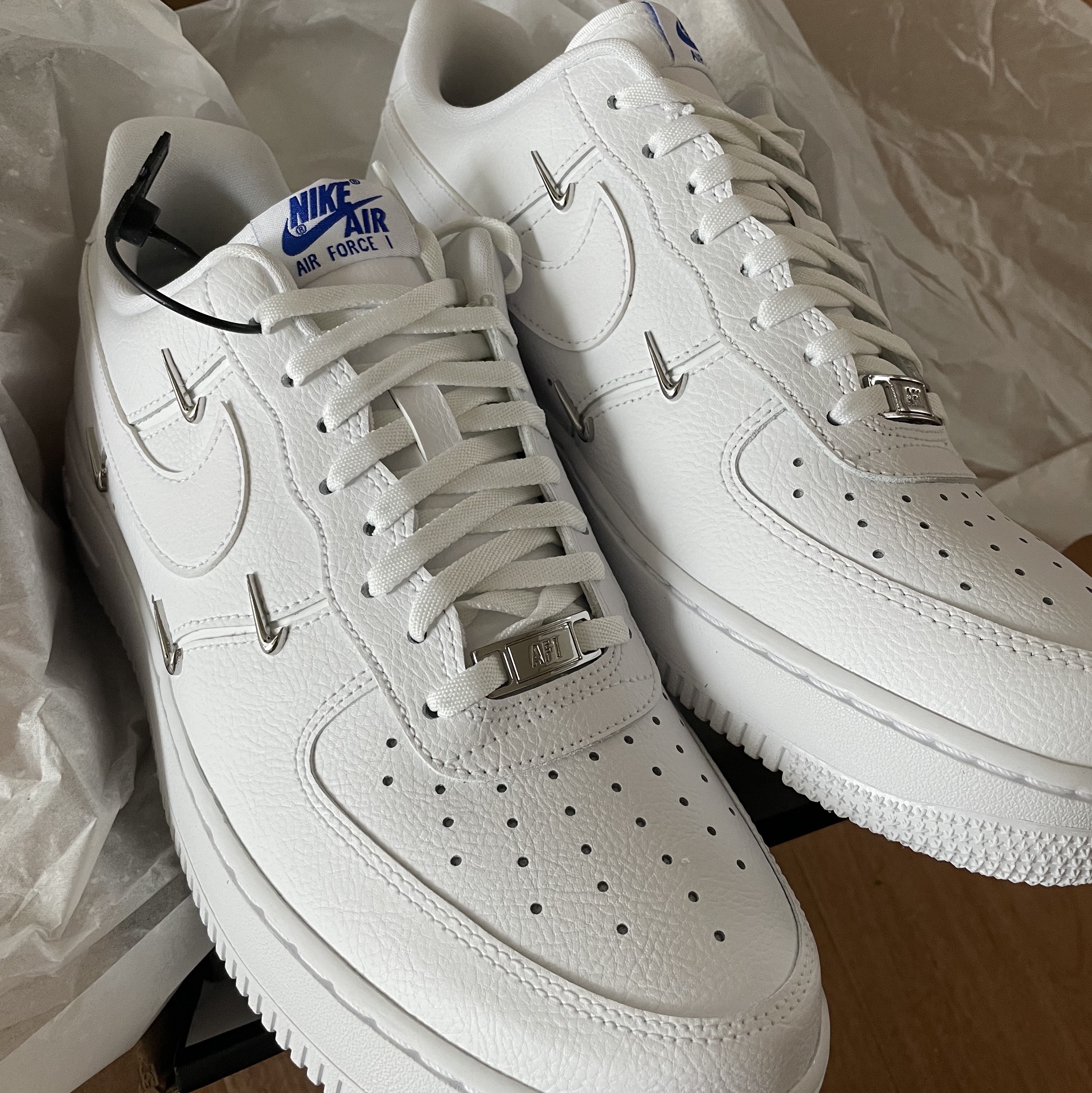 (W) Nike Air Force 1 Low '07 LX Chrome Luxe 착용 스타일