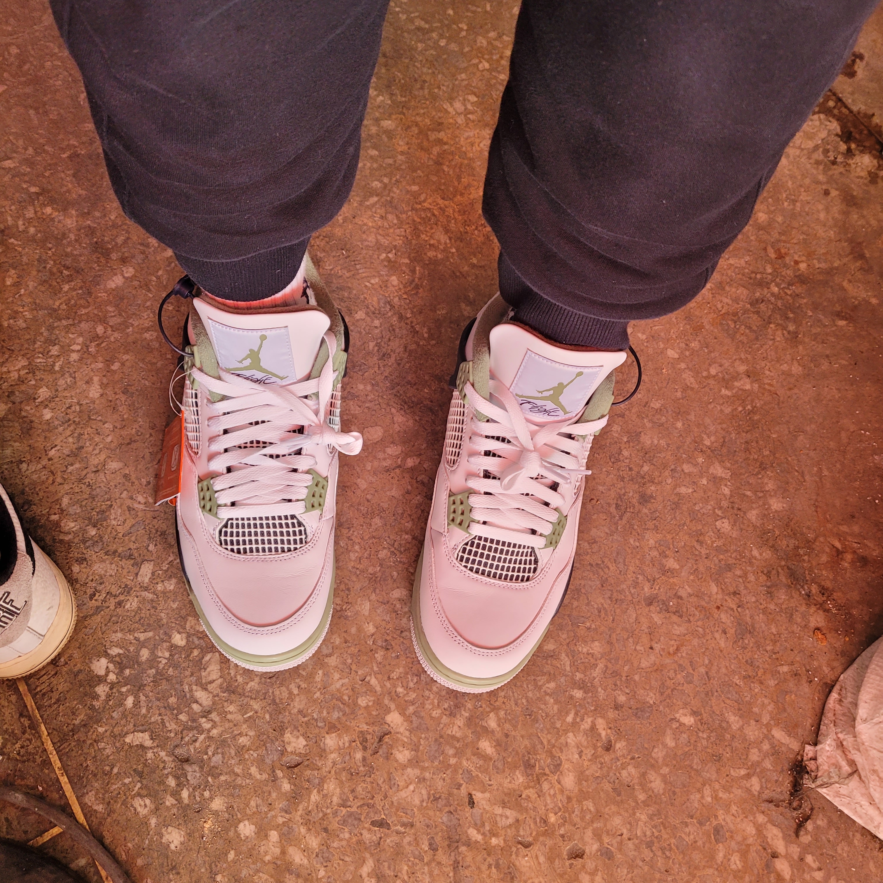 (W) Jordan 4 Retro Oil Green 착용 스타일 - 4