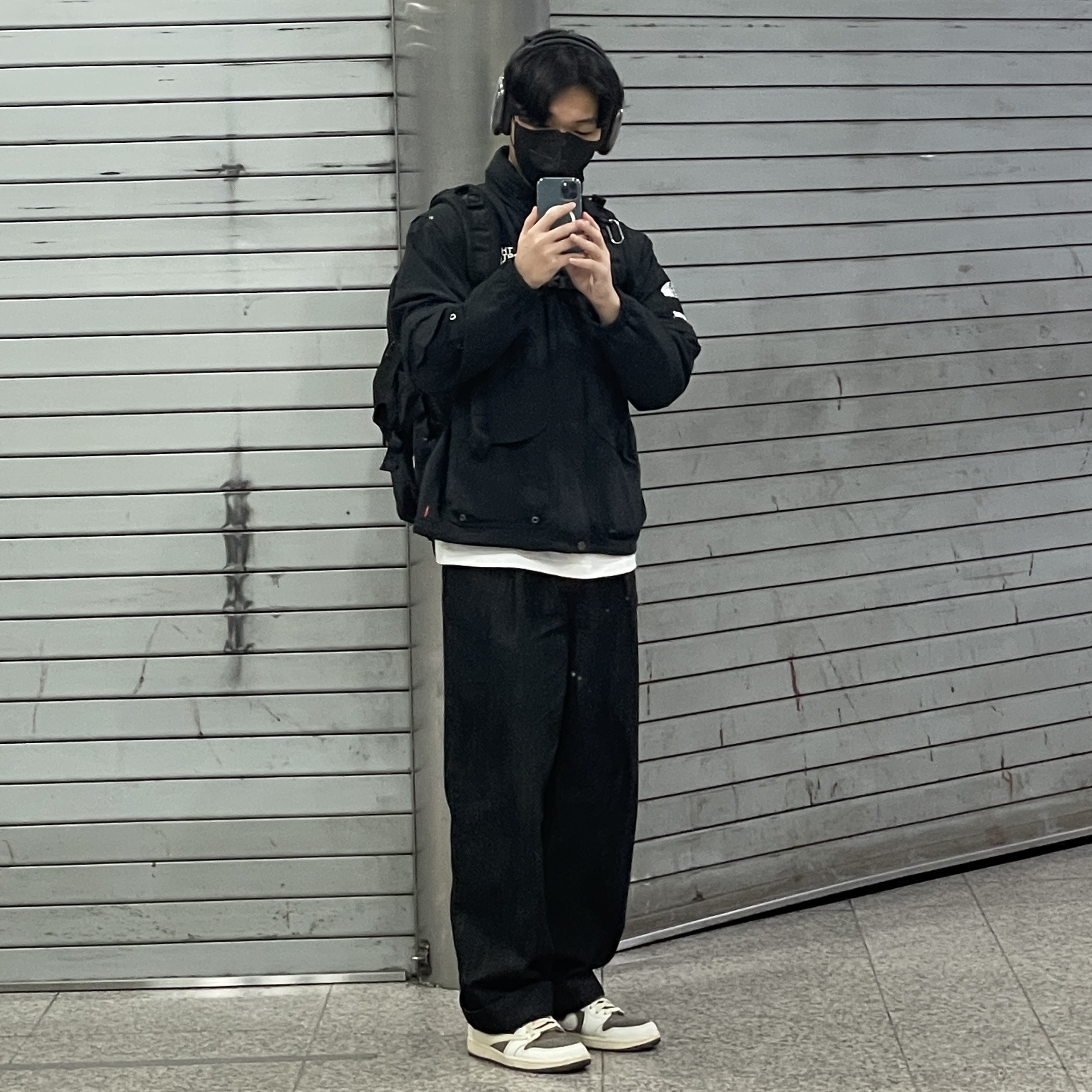 Jordan 1 x Travis Scott Retro Low OG SP Sail and Ridgerock, Supreme x The North Face Trekking Convertible Jacket Black - 22SS 착용 스타일