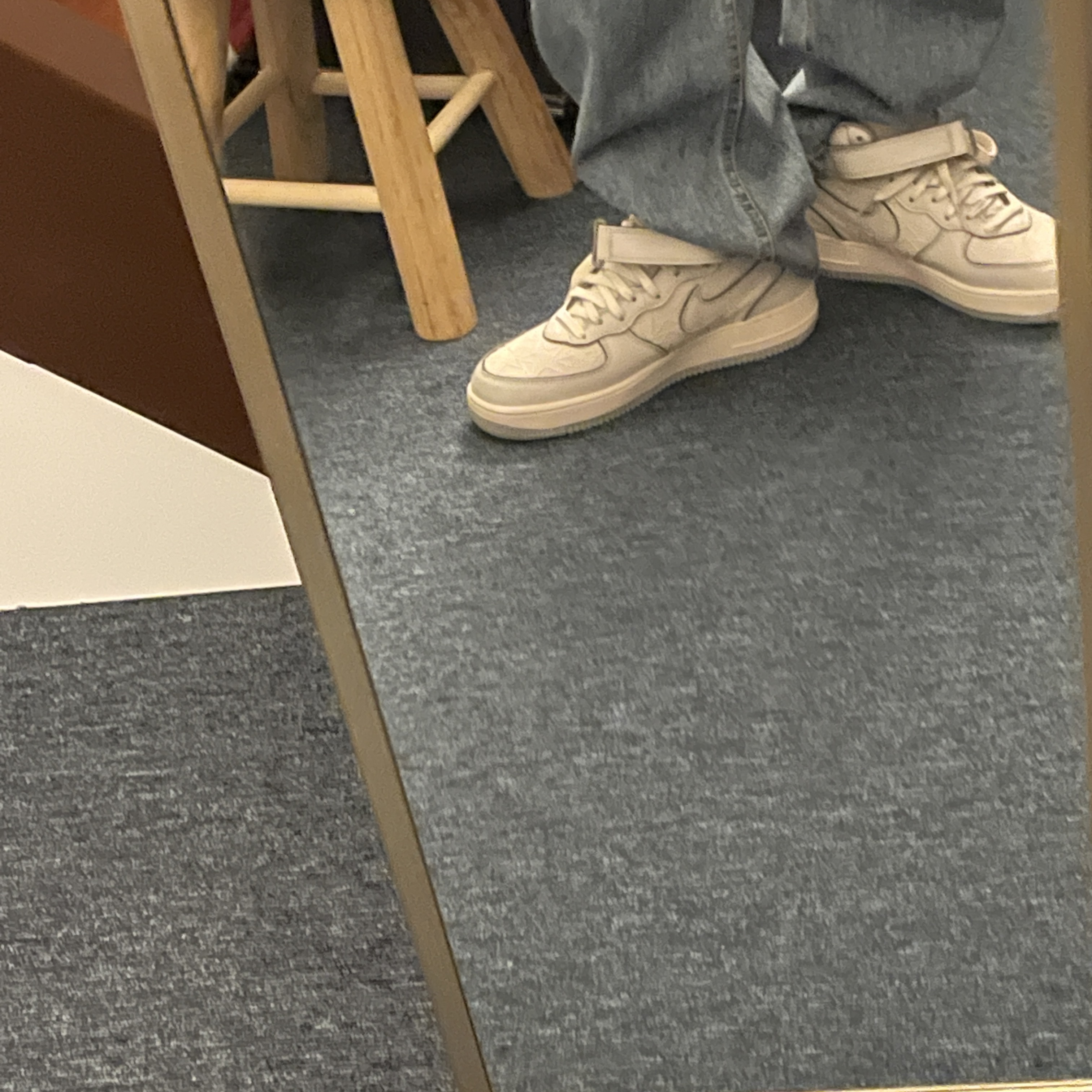 Nike Air Force 1 Mid '07 Pearl White 착용 스타일 - 2