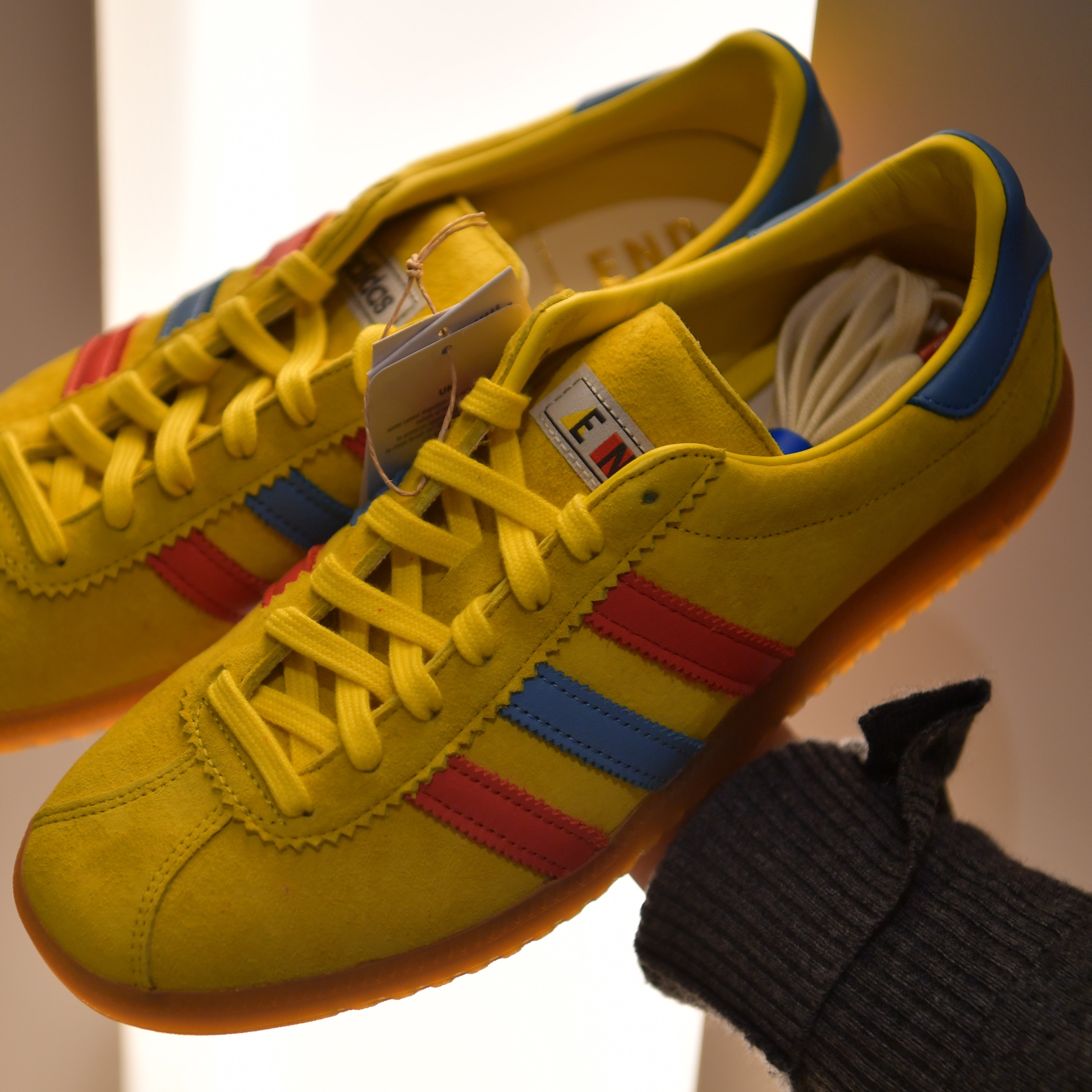 Adidas x END. Bermuda Team Yellow, Adidas x END. Spezial Handball Blue 착용 스타일 - 2