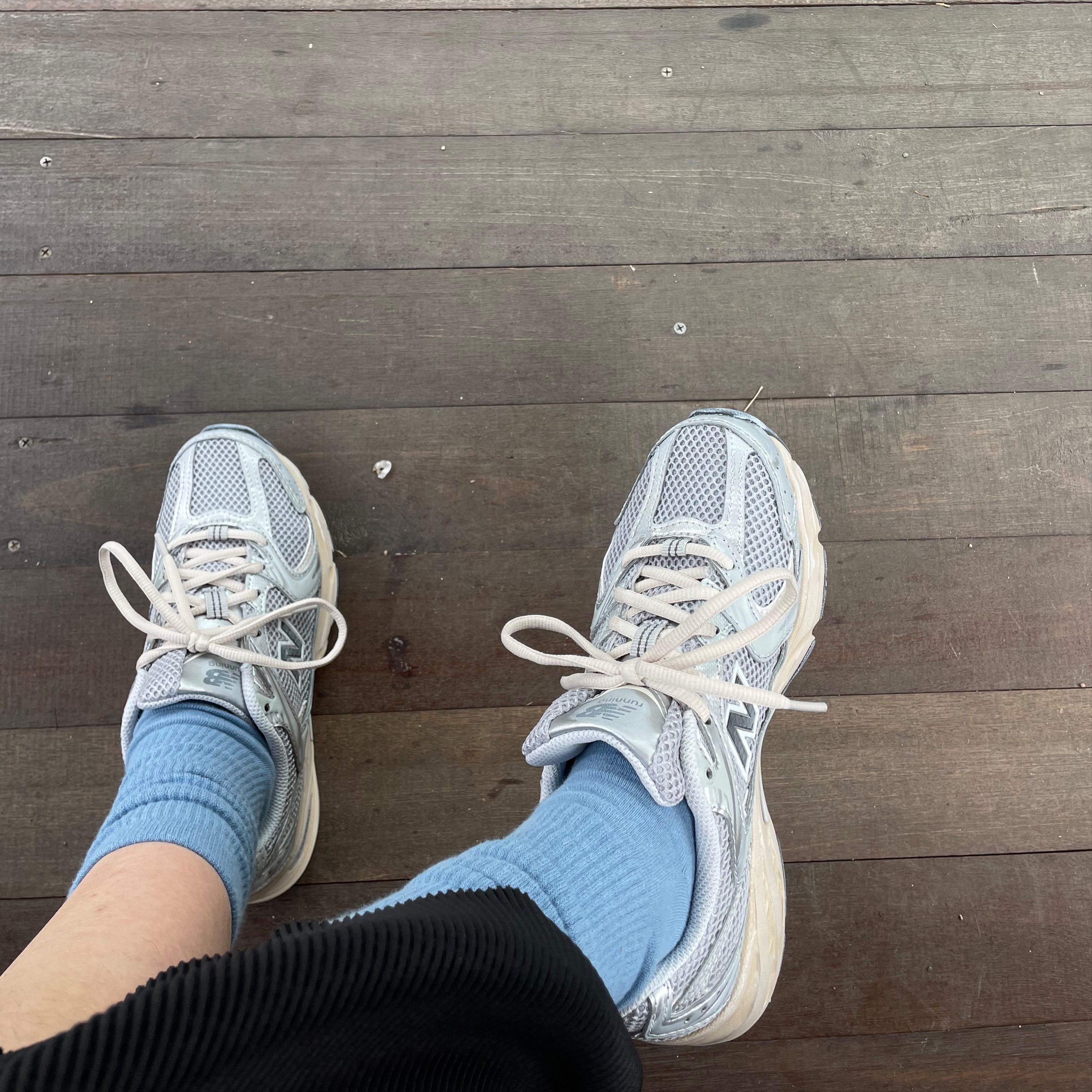 New Balance 530 Vintage Metallic Silver 착용 스타일