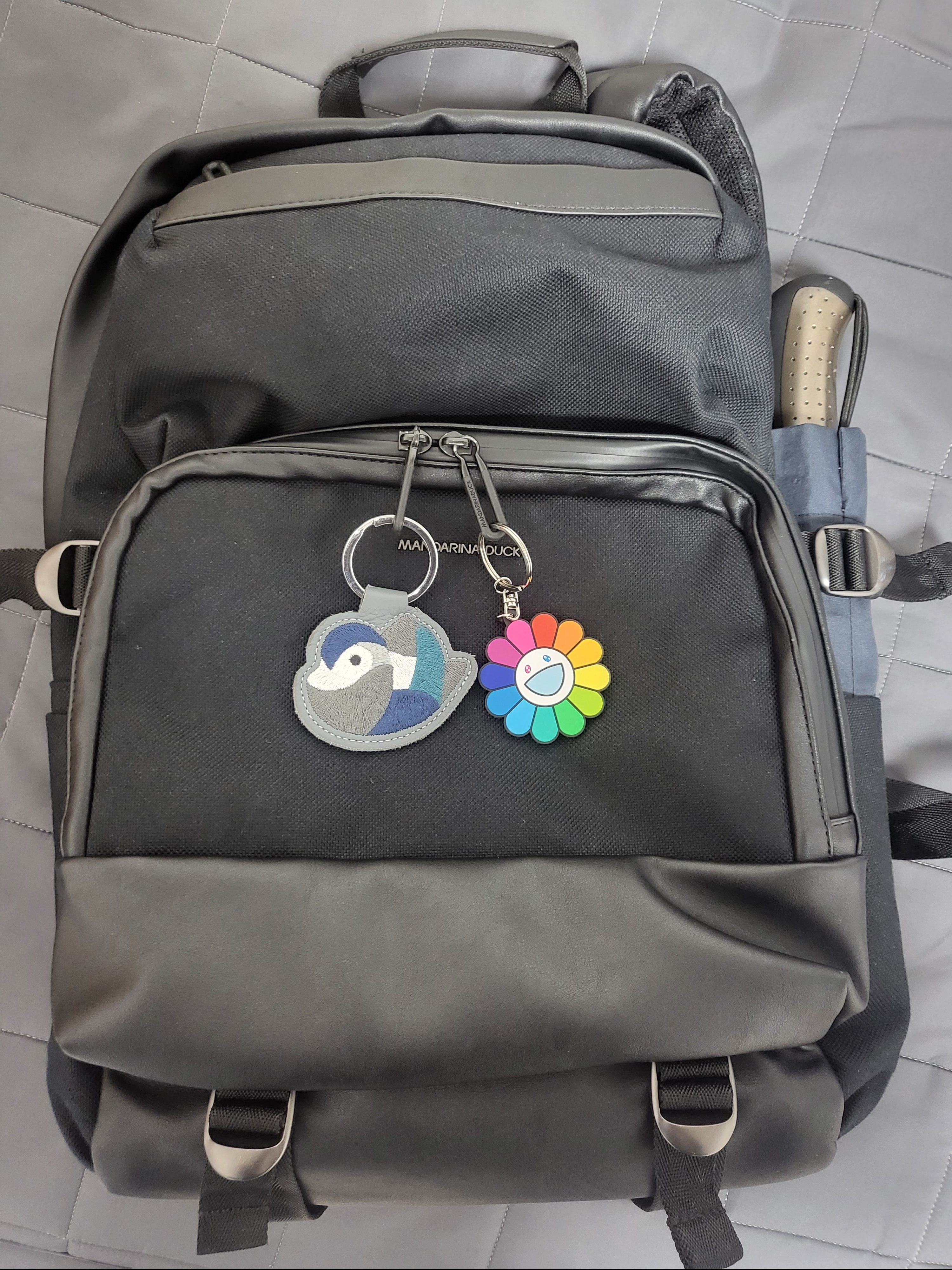 Kaikai Kiki Flower Rubber Keyring Rainbow White, Nike x Kasina Air Max 1 SP Won-Ang Particle Grey 착용 스타일