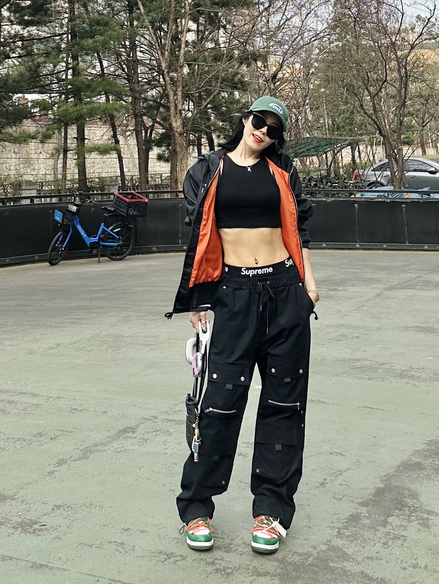 Supreme Puffer Neck Pouch Black - 22FW, Apple AirPods Max Lightning Silver (Korean Ver.) 착용 스타일 - 1