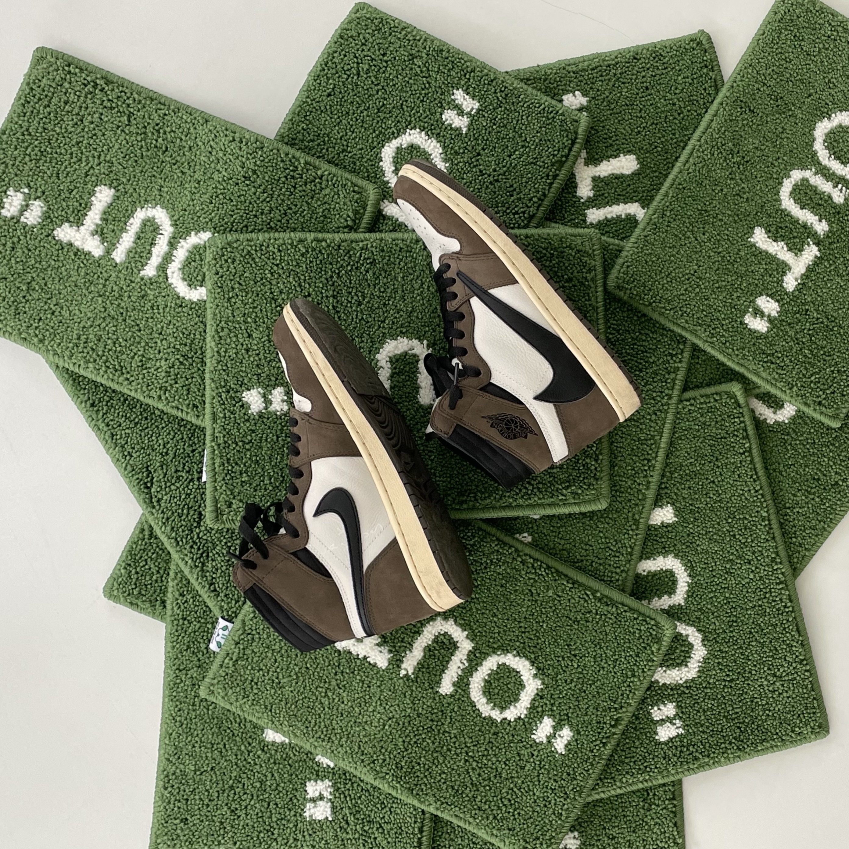 Jordan 1 x Travis Scott Retro High OG SP Mocha 착용 스타일