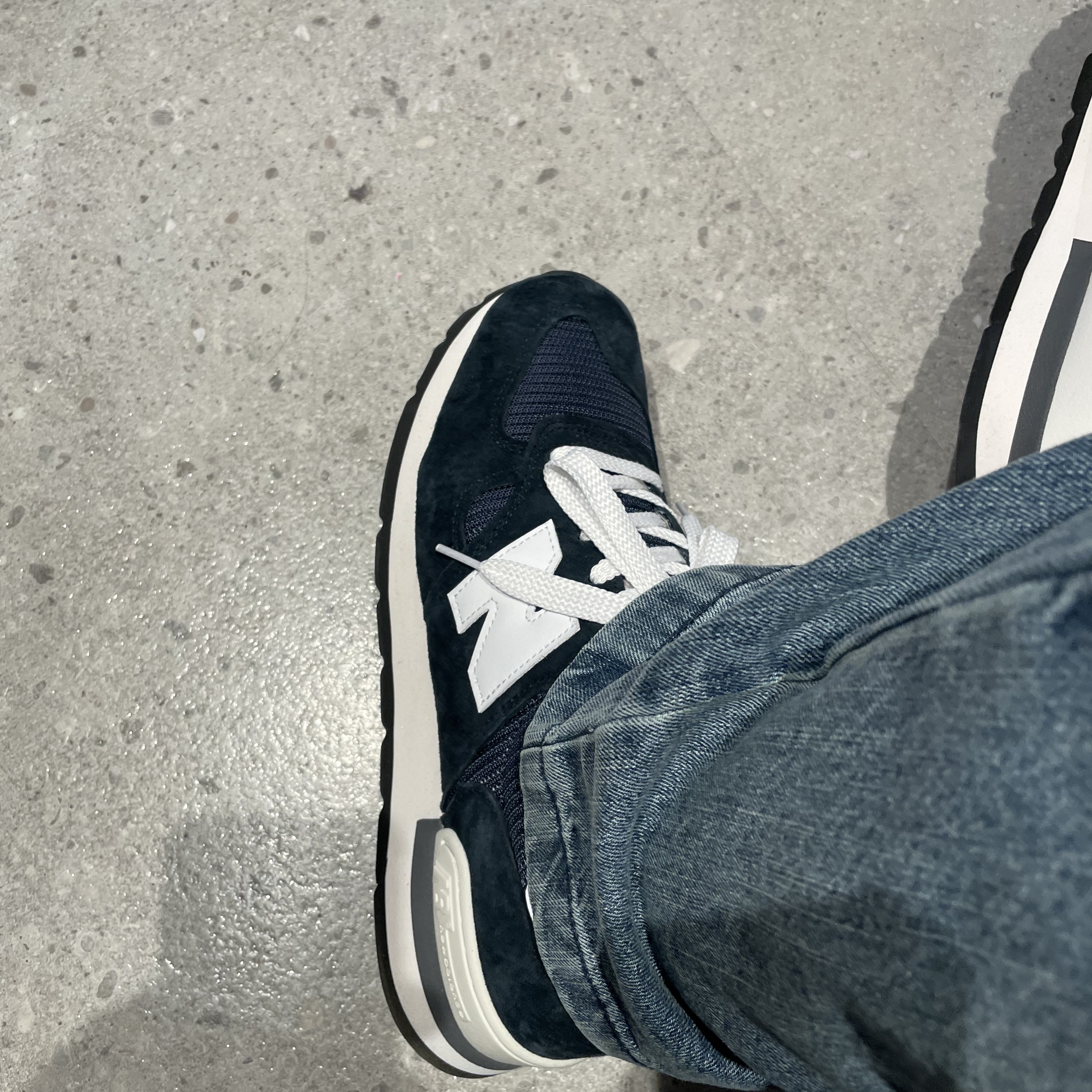 New Balance 990v1 Made in USA Navy 착용 스타일 - 2