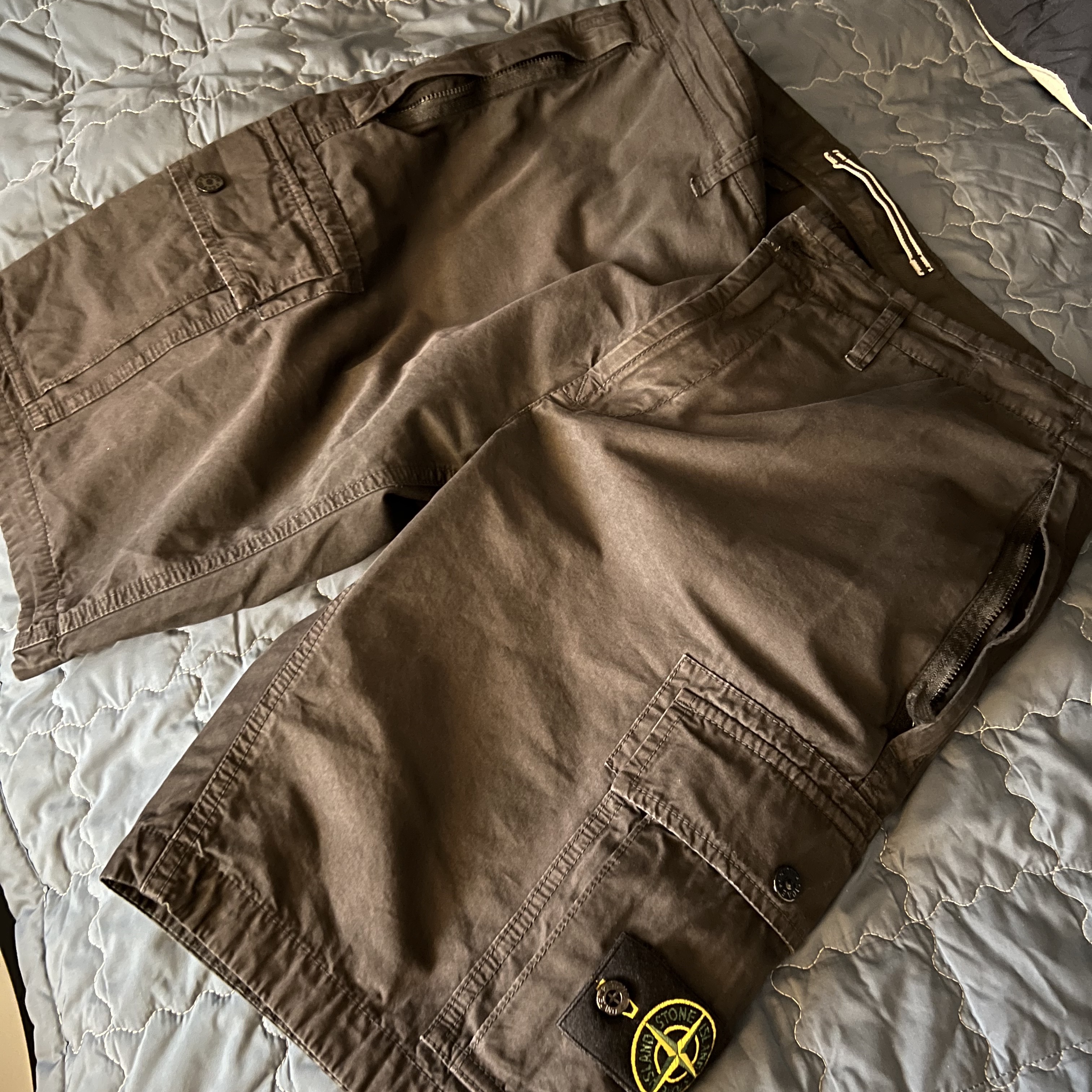 Stone Island L11WA Brushed Cotton Canvas Garment Dyed Bermuda Shorts Black - 22SS 착용 스타일