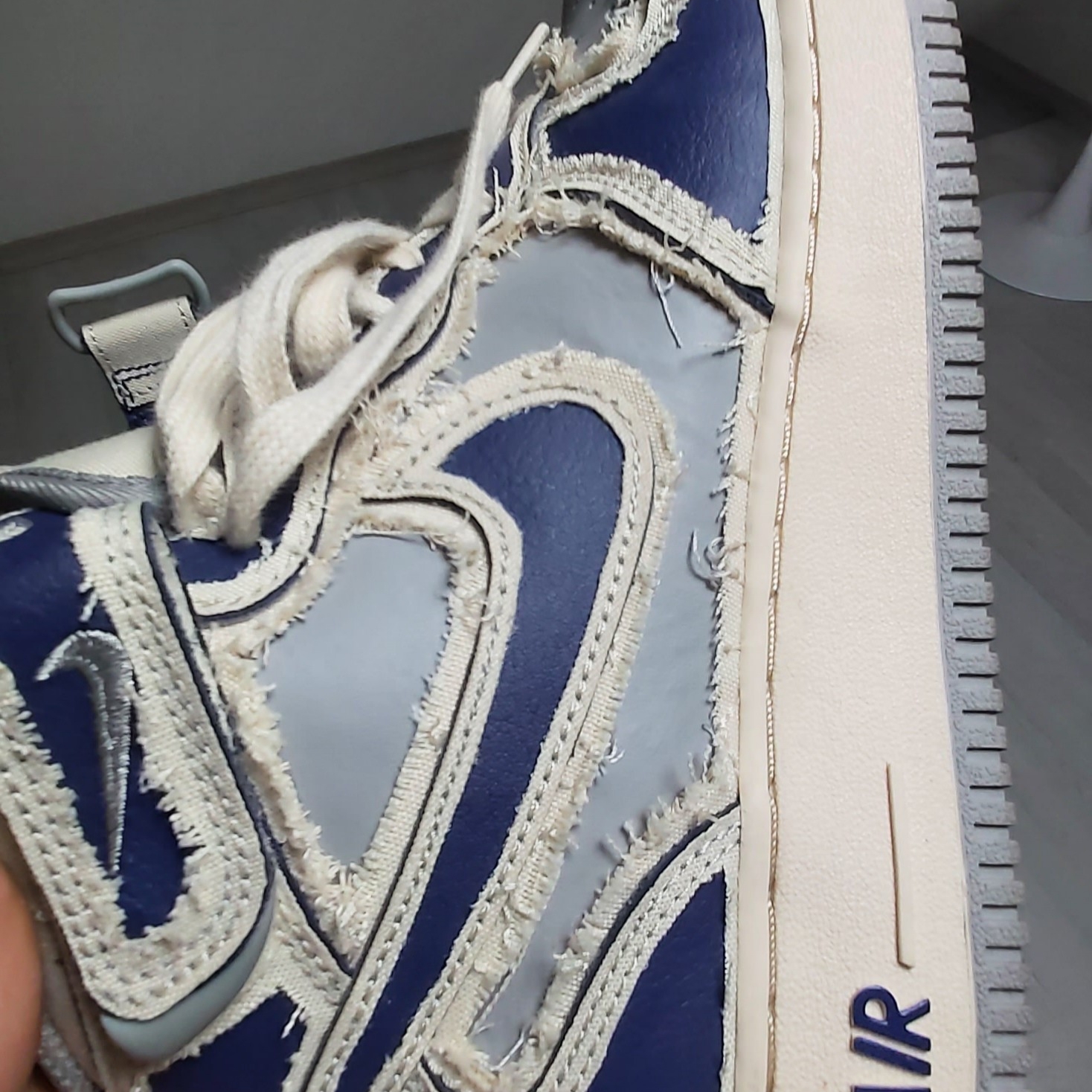 Nike Air Force 1 Mid '07 Pearl White 착용 스타일 - 3