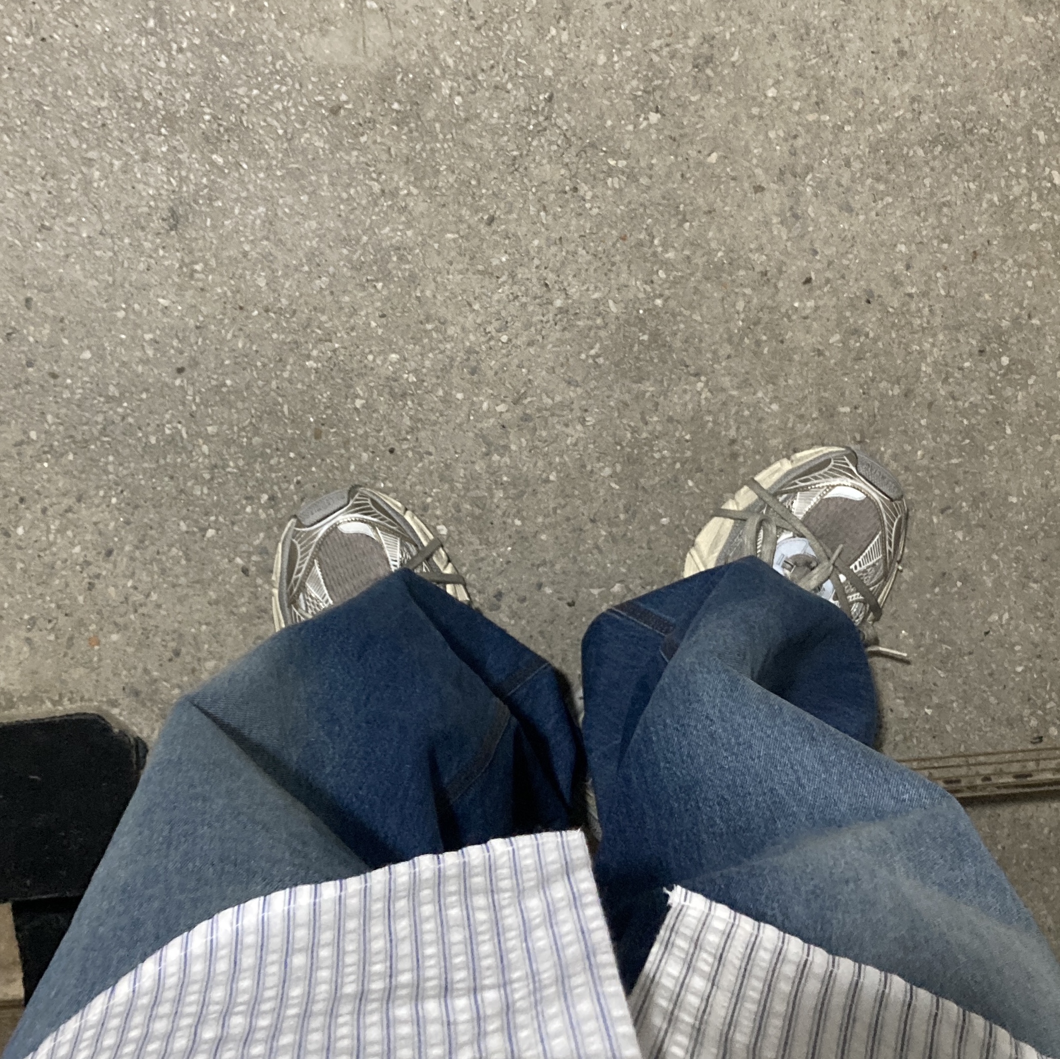 Balenciaga 3XL Sneakers Light Beige 착용 스타일 - 2