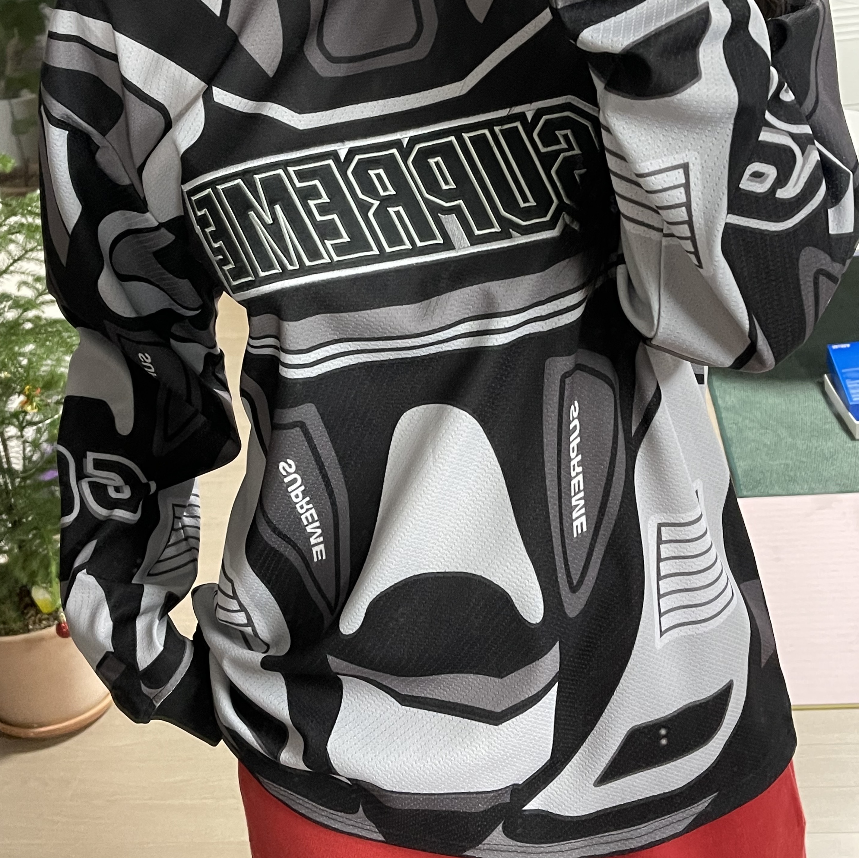 Supreme Decals Moto Jersey Black - 22FW 착용 스타일