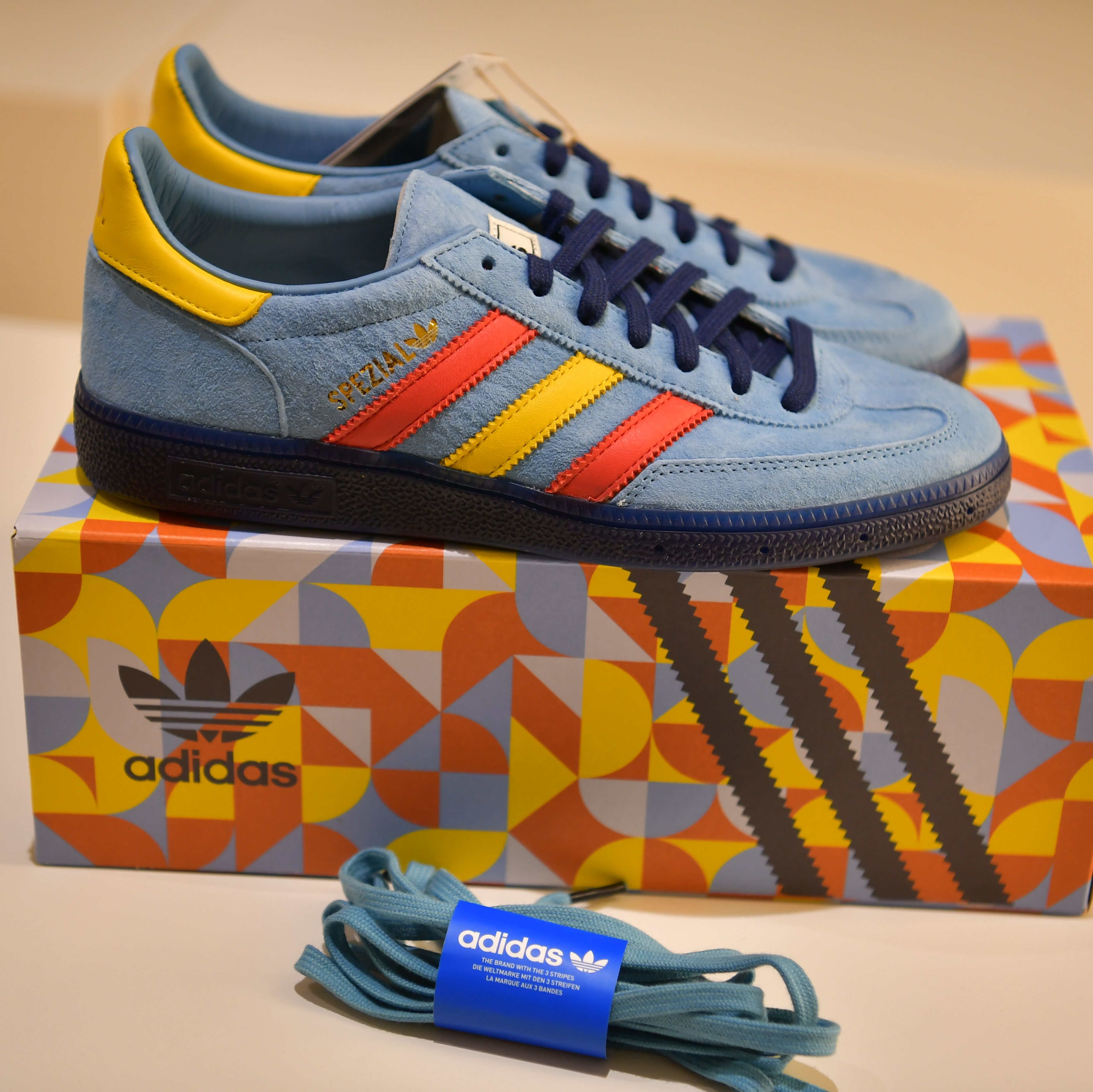 Adidas x END. Spezial Handball Blue, Adidas x END. Bermuda Team Yellow 착용 스타일 - 4