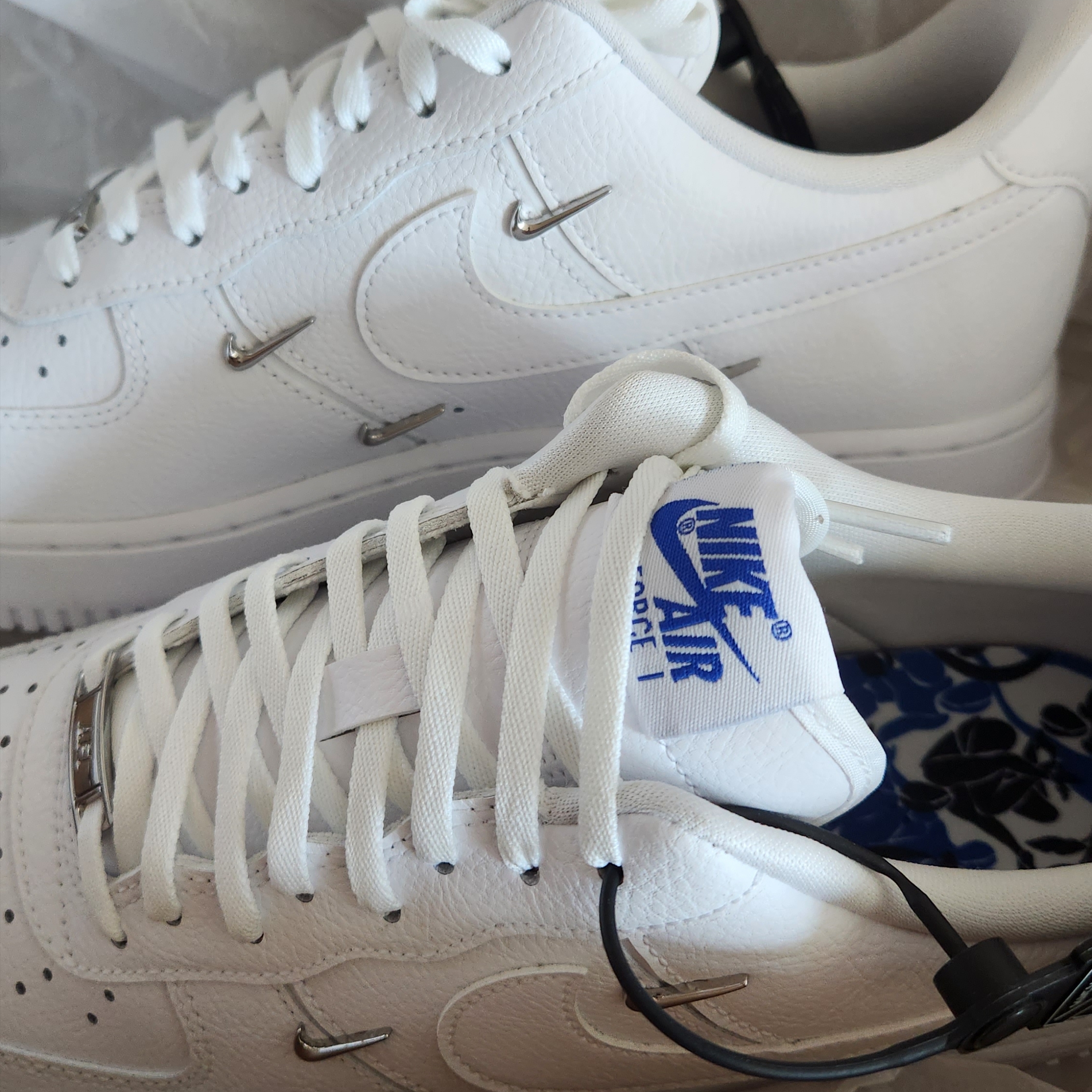 (W) Nike Air Force 1 Low '07 LX Chrome Luxe 착용 스타일