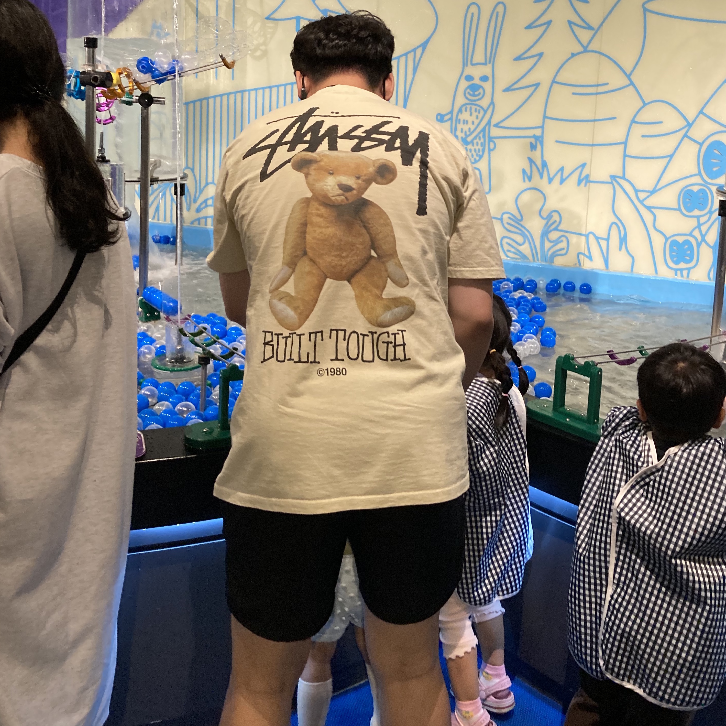 Stussy Built Tough T-Shirt Putty 착용 스타일 - 2