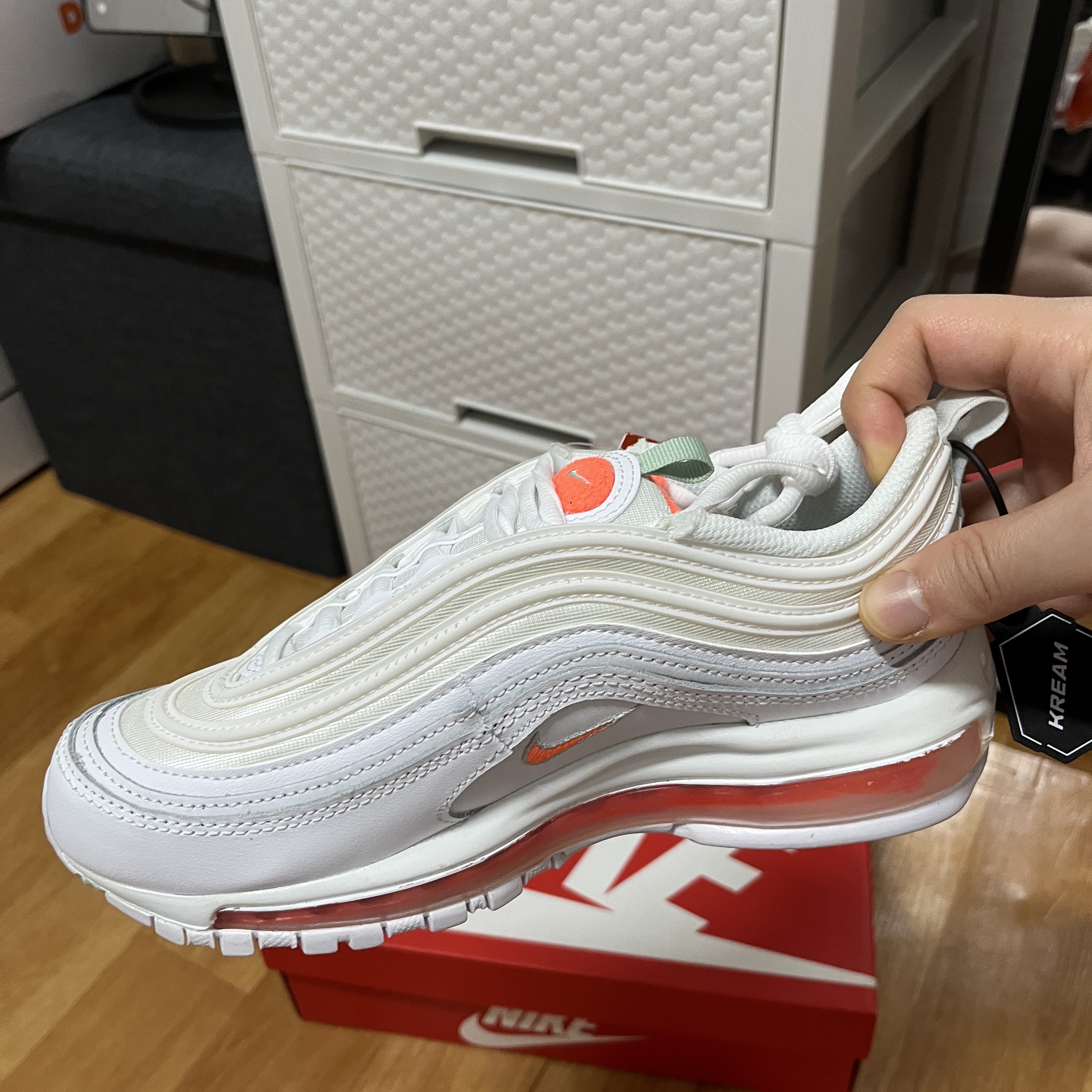 (W) Nike Air Max 97 White Mango 착용 스타일