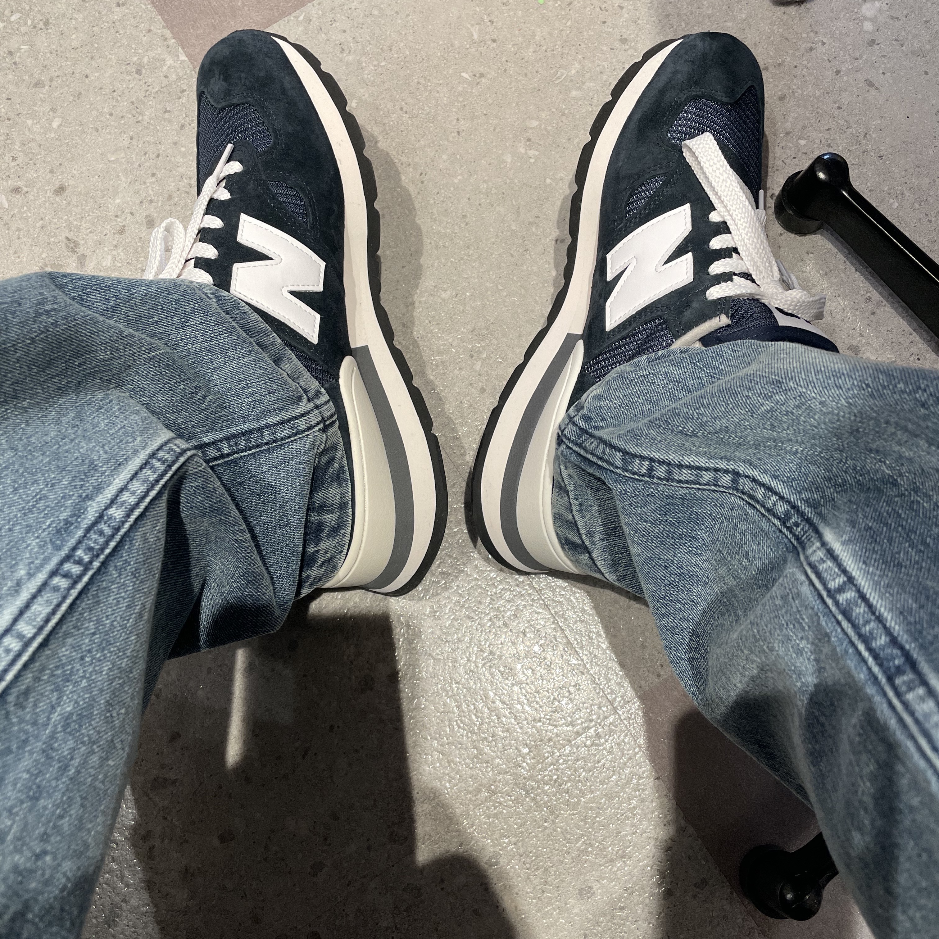 New Balance 990v1 Made in USA Navy 착용 스타일 - 1
