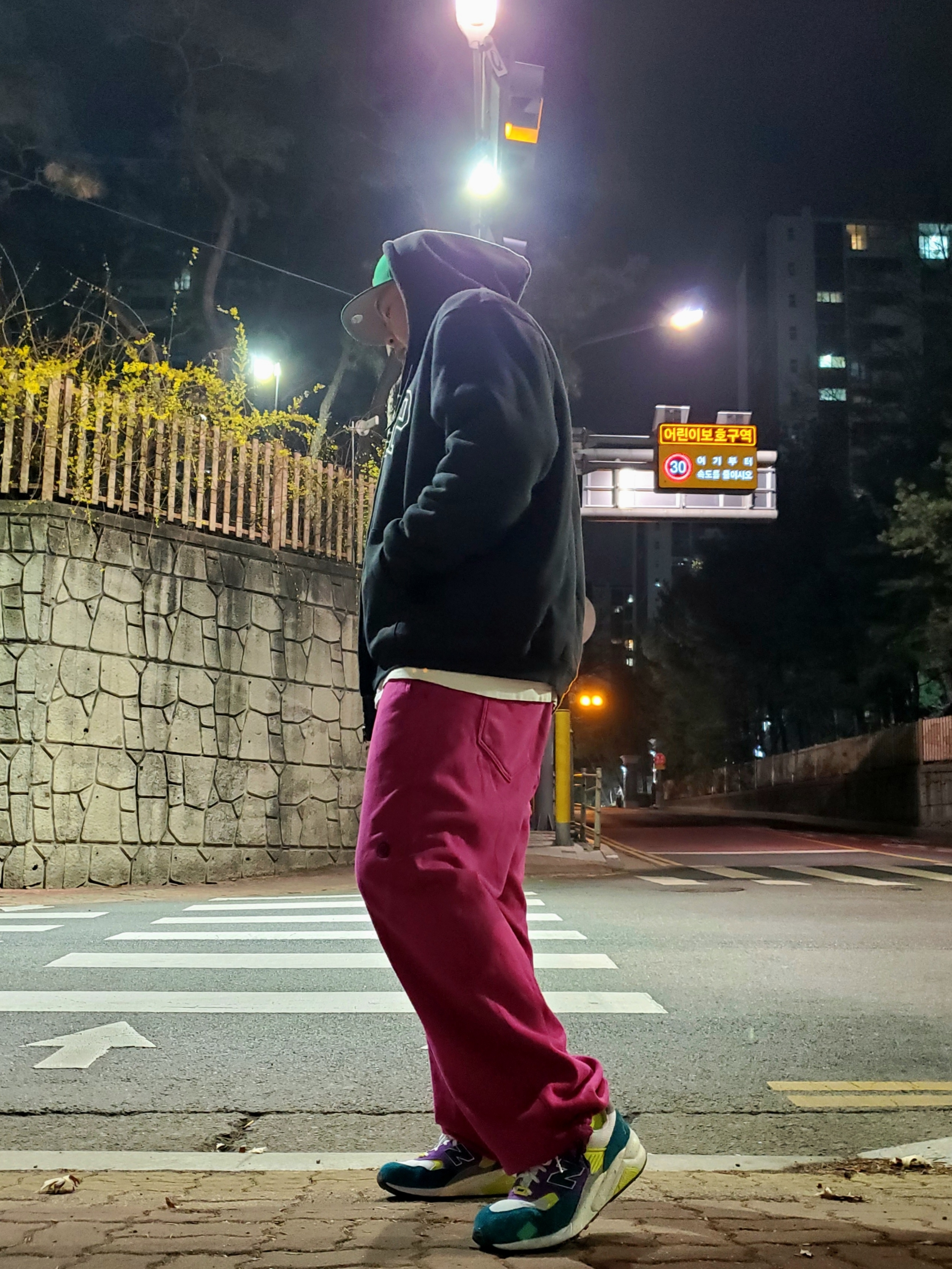New Balance x Palace MT580 Shaded Spruce Pansy, Essentials x New Era Sized Cap Kelly Green 착용 스타일 - 1