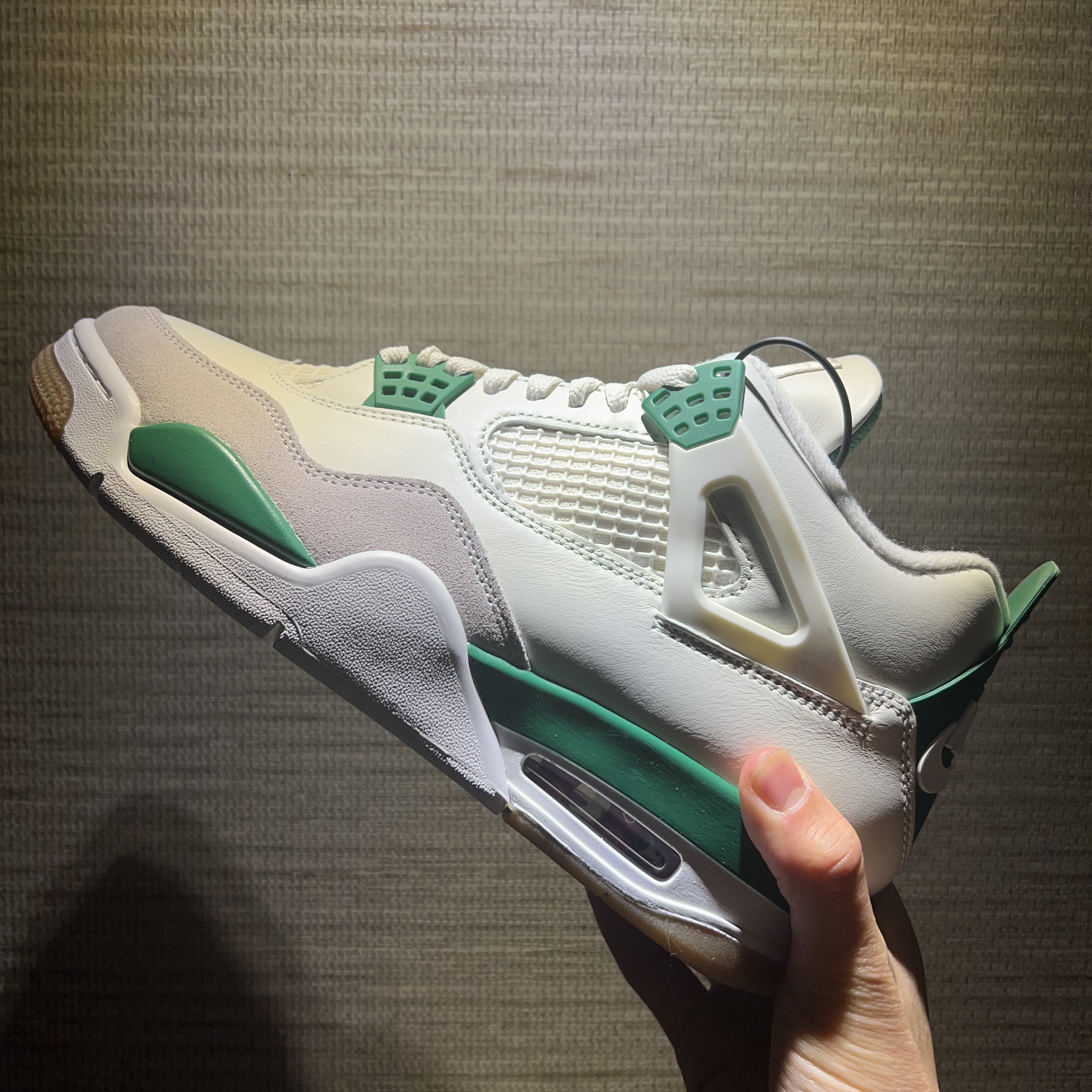 Jordan 4 x Nike SB Retro SP Pine Green 착용 스타일