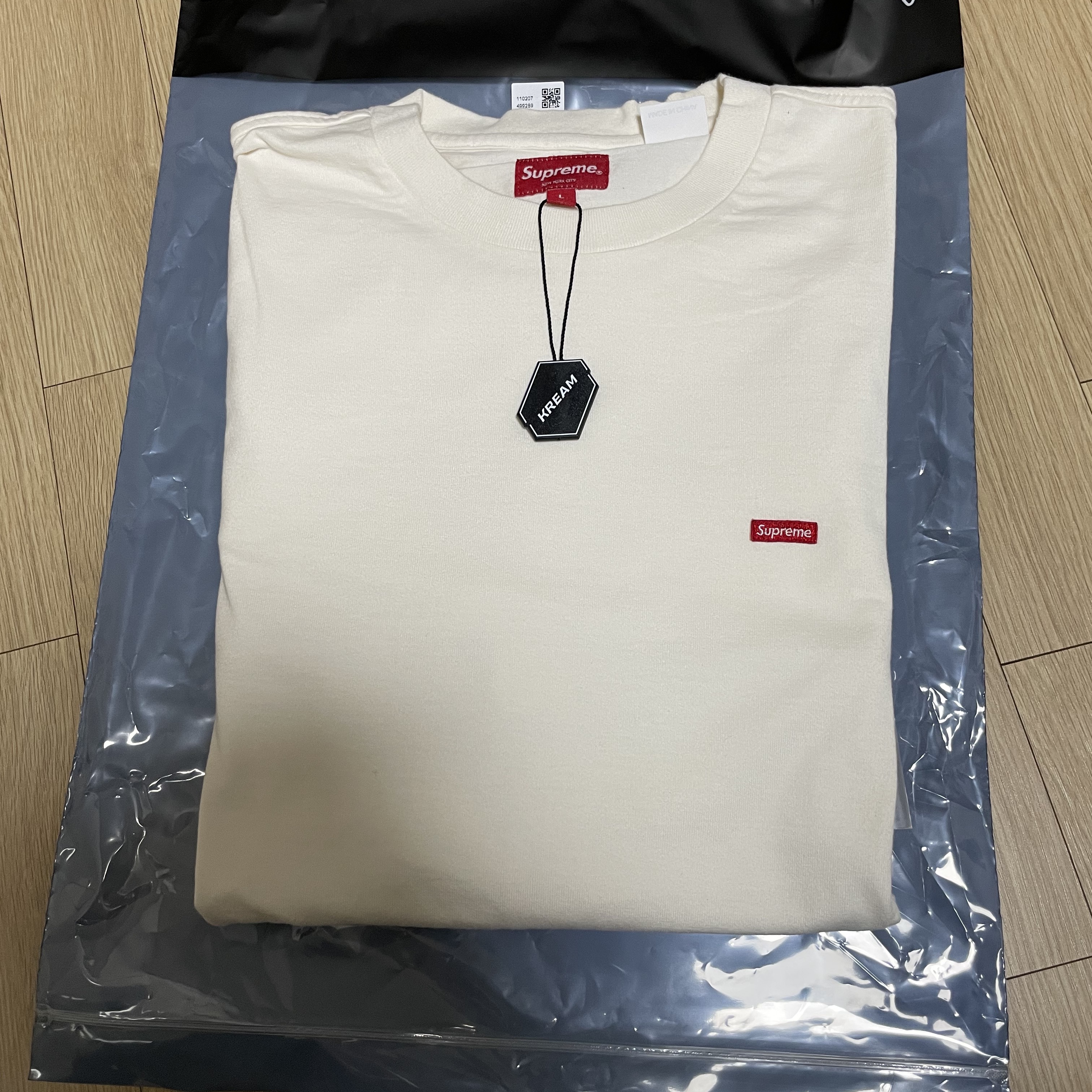 Supreme Small Box L/S T-Shirt Natural - 22FW 착용 스타일