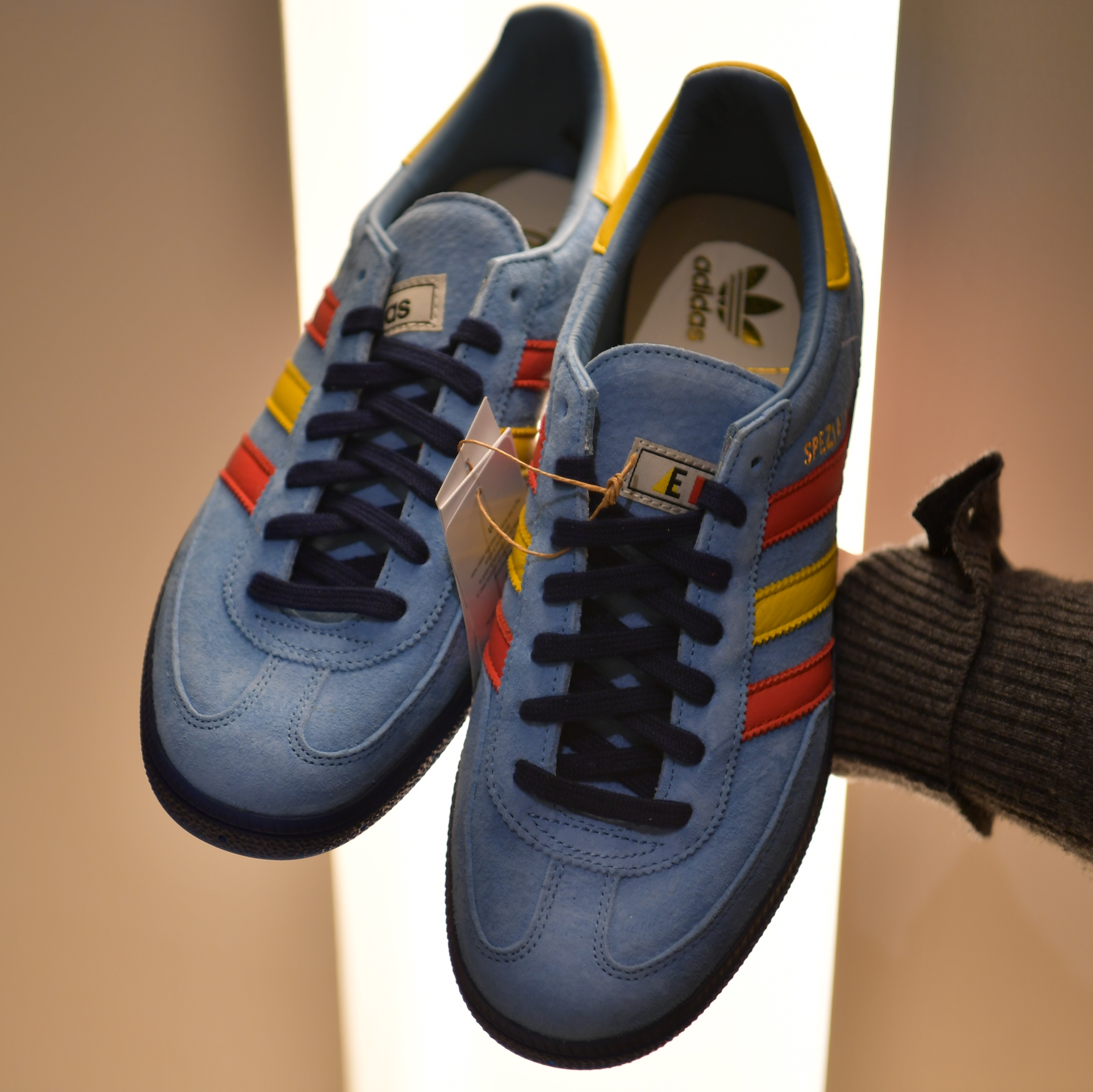 Adidas x END. Spezial Handball Blue, Adidas x END. Bermuda Team Yellow 착용 스타일 - 1