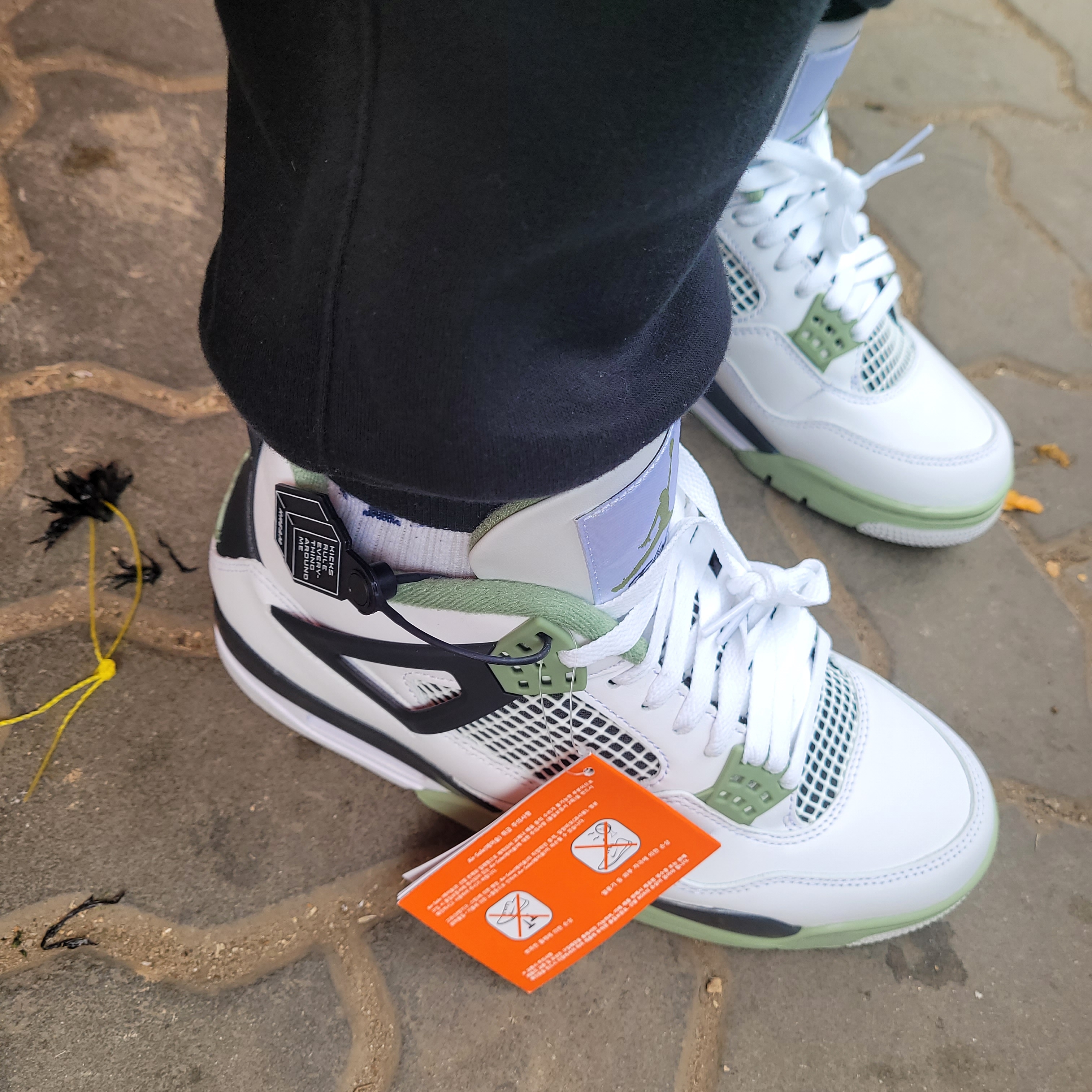 (W) Jordan 4 Retro Oil Green 착용 스타일 - 1