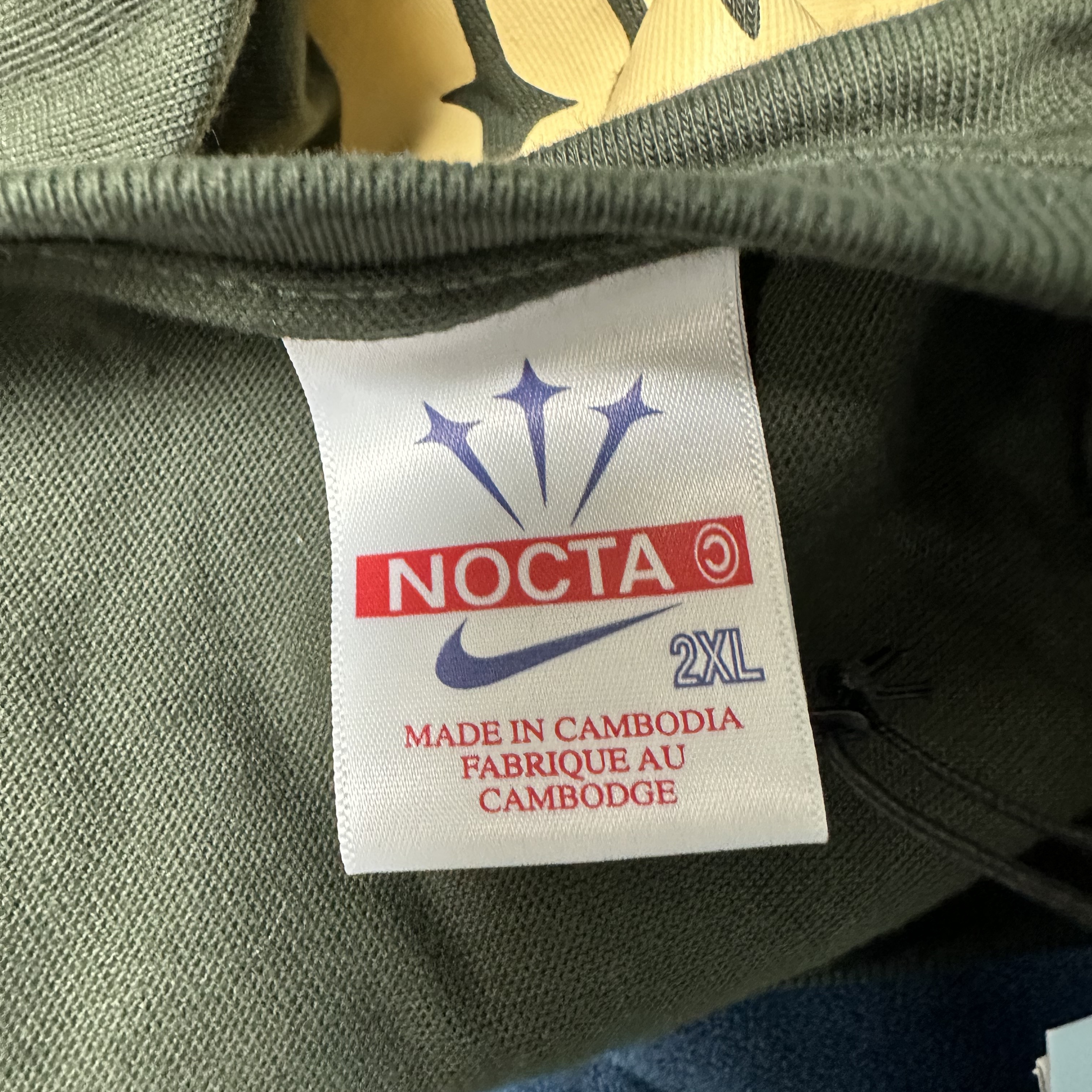Nike x Drake Nocta x Cactus Plant Flea Market Souvenir Cactus T-Shirt Sequoia (DR2630-355) 착용 스타일 - 5