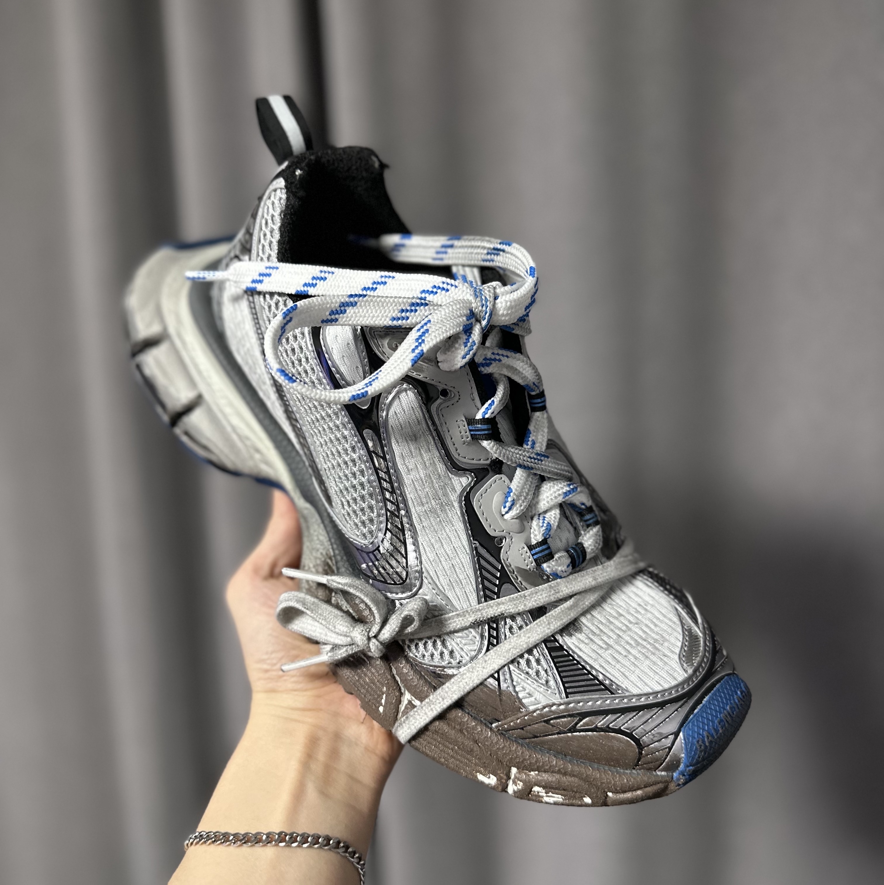 Balenciaga 3XL Sneakers Worn Out Grey White Blue 착용 스타일 - 3