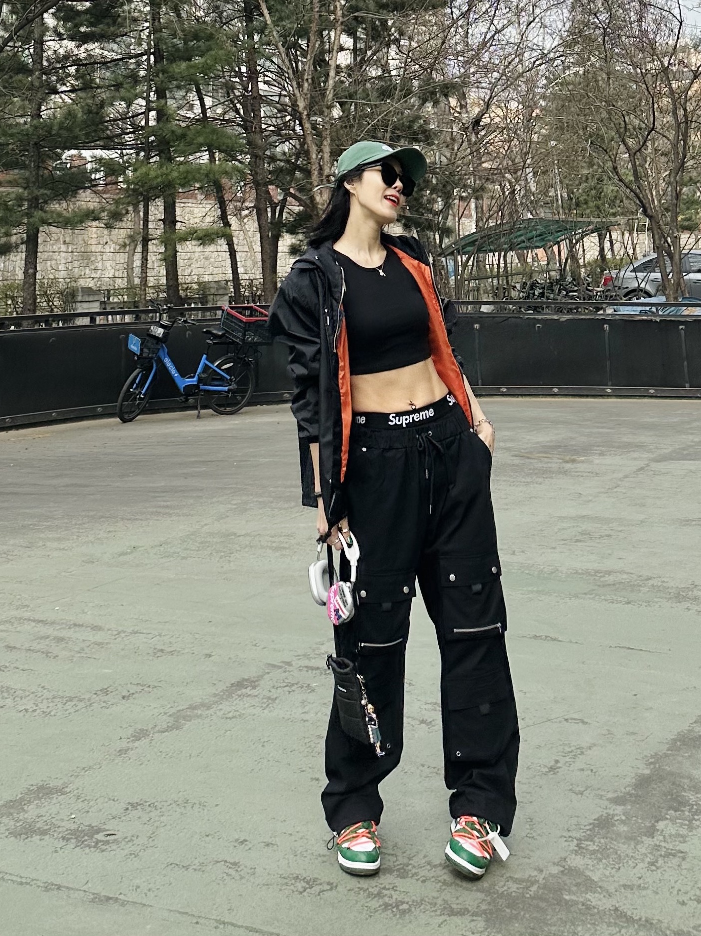 Supreme Puffer Neck Pouch Black - 22FW, Apple AirPods Max Lightning Silver (Korean Ver.) 착용 스타일 - 2