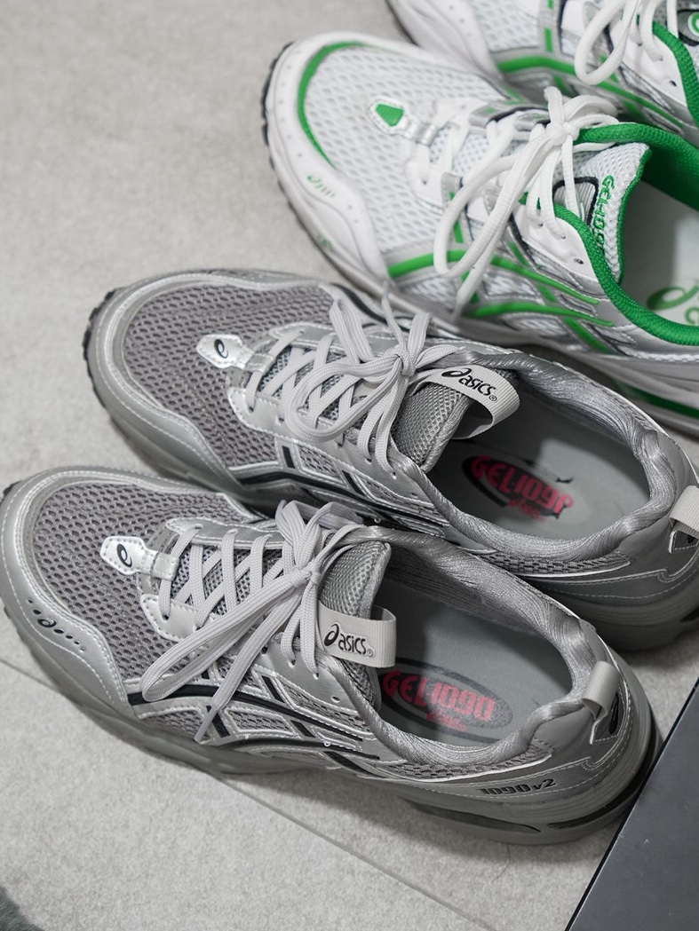 Asics x Freja Wewer Gel-1090 V2 Clay Grey Pure Silver, Asics Gel-1090 White Green 착용 스타일