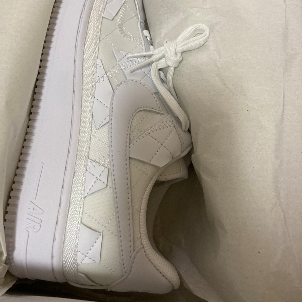 Nike x Billie Eilish Air Force 1 Low SP Triple White 착용 스타일 - 2
