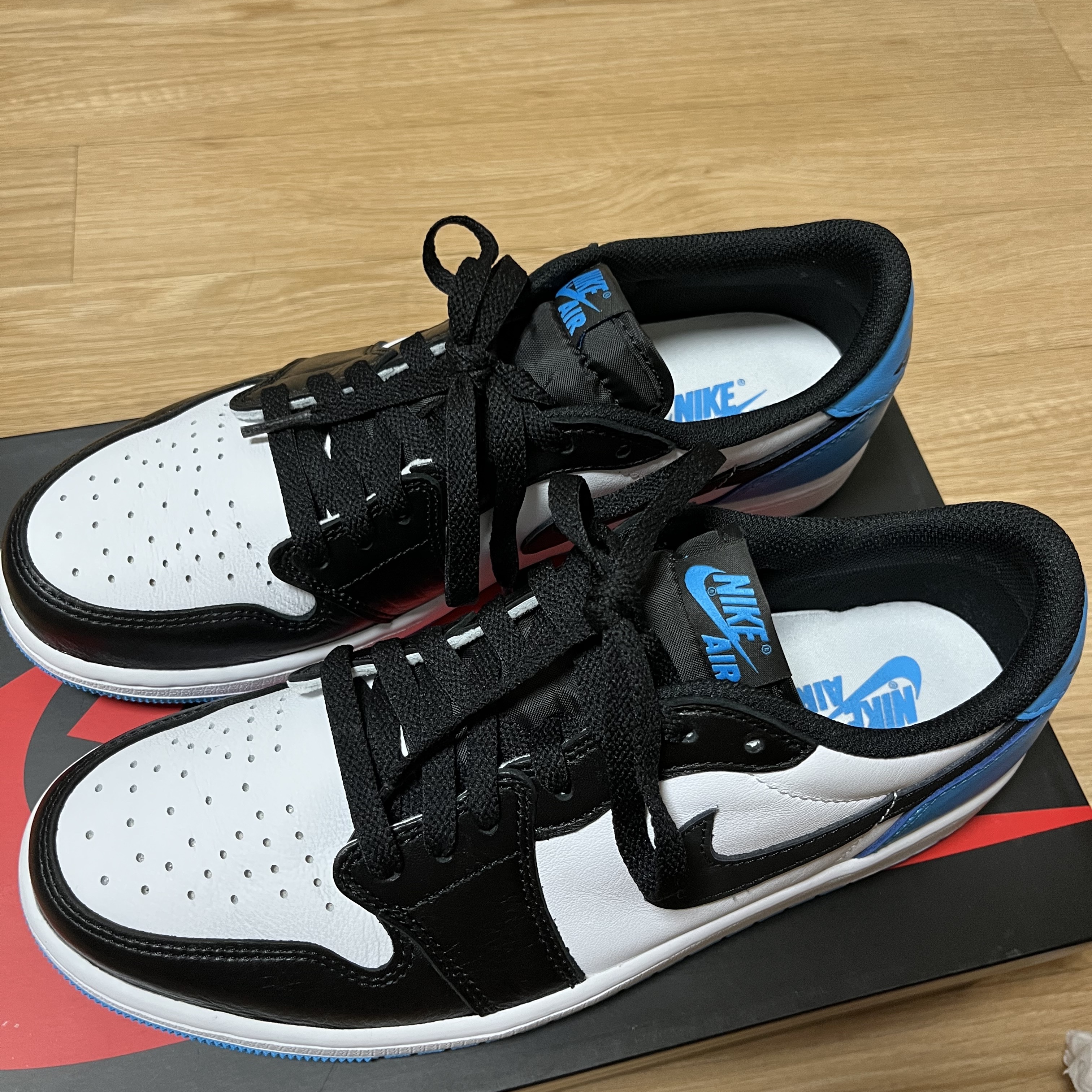Jordan 1 Retro Low OG Black and Dark Powder Blue 착용 스타일