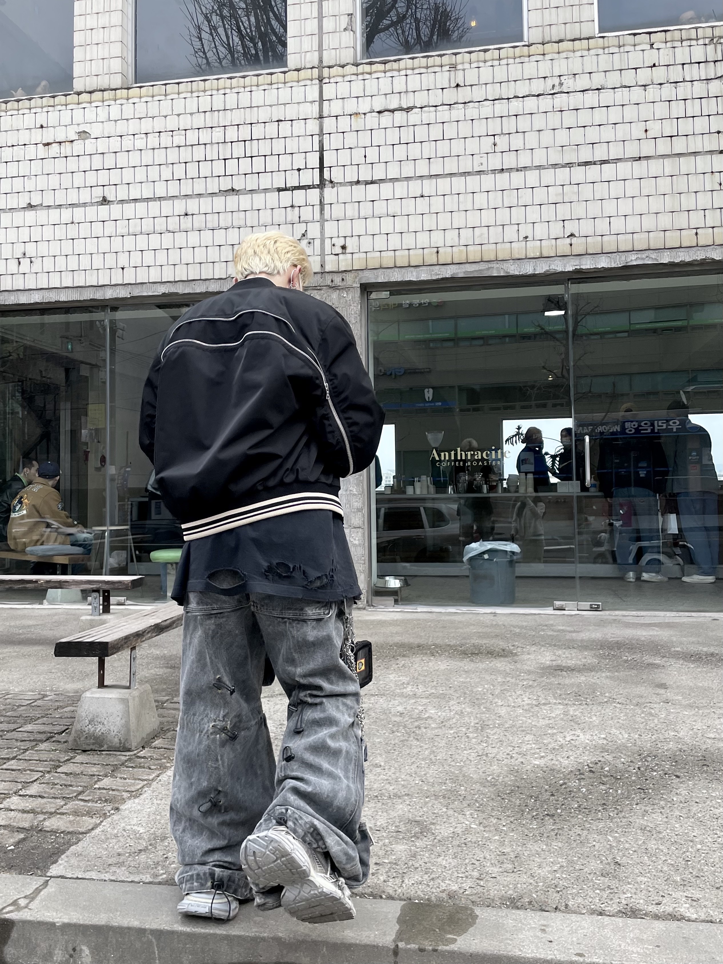 Diesel P-Onlypocket Cargo Pants in Sprayed Cotton Canvas Dark Grey, Balenciaga 3XL Sneakers Light Beige 착용 스타일 - 4