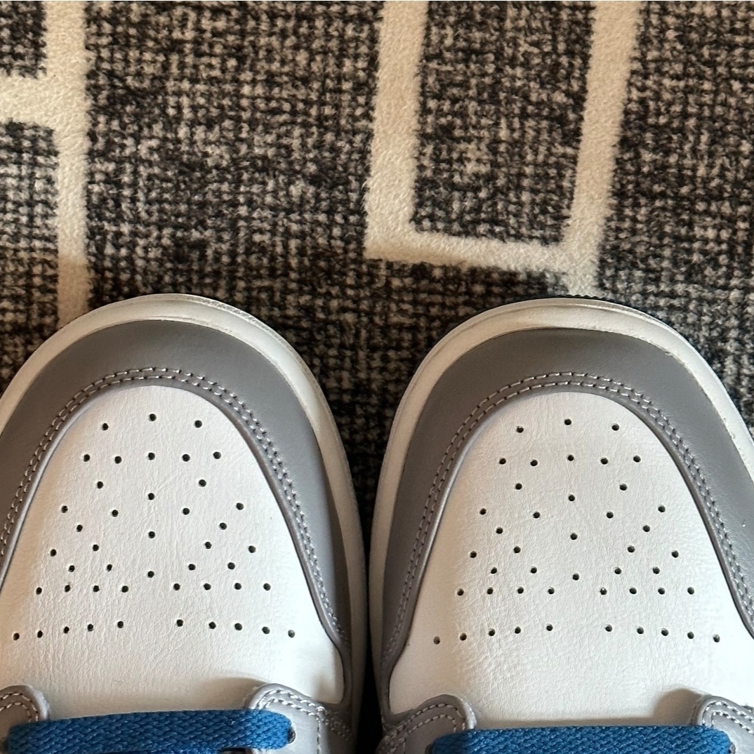 Jordan 1 Mid Cement Grey True Blue 착용 스타일