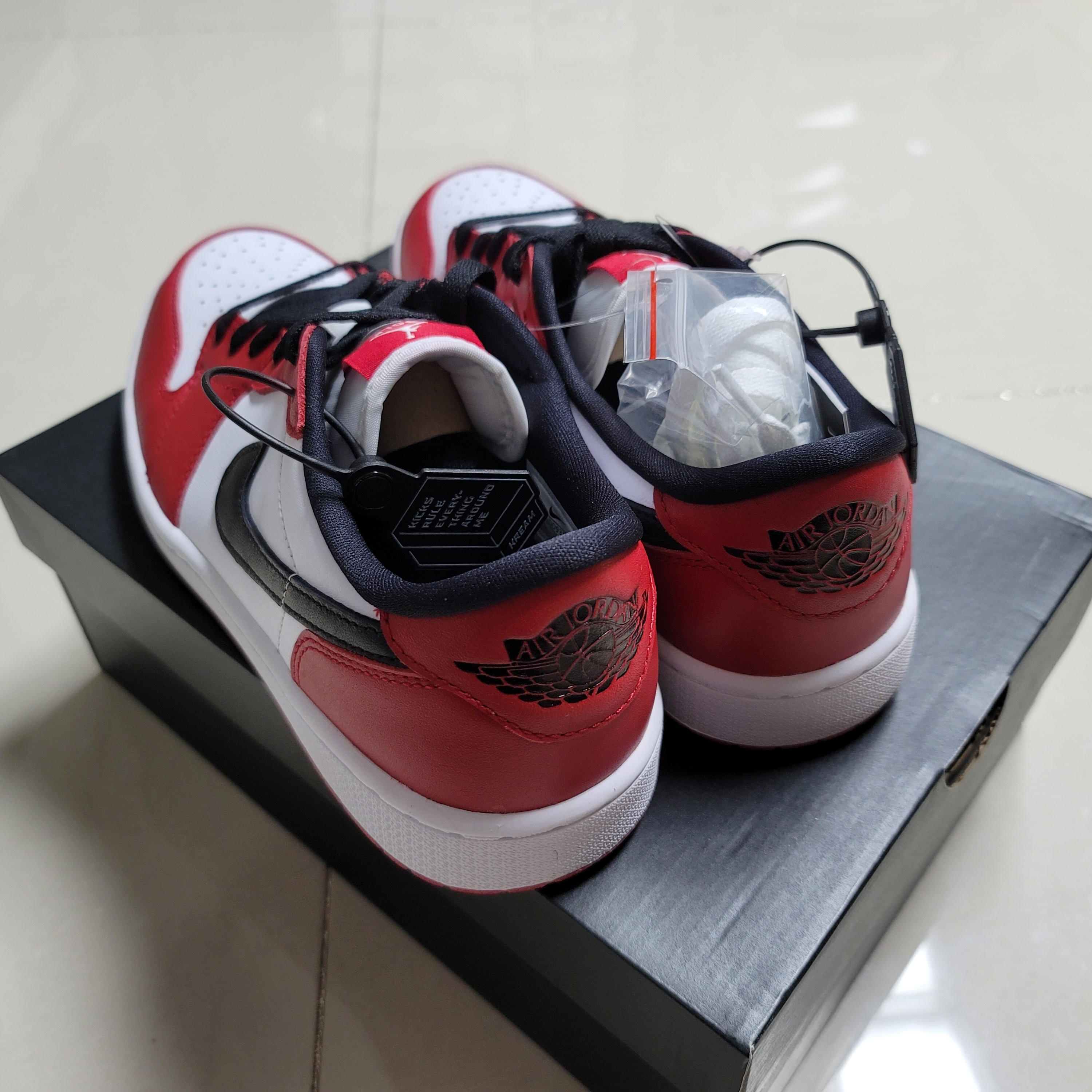 Jordan 1 Low Golf Chicago 착용 스타일 - 3