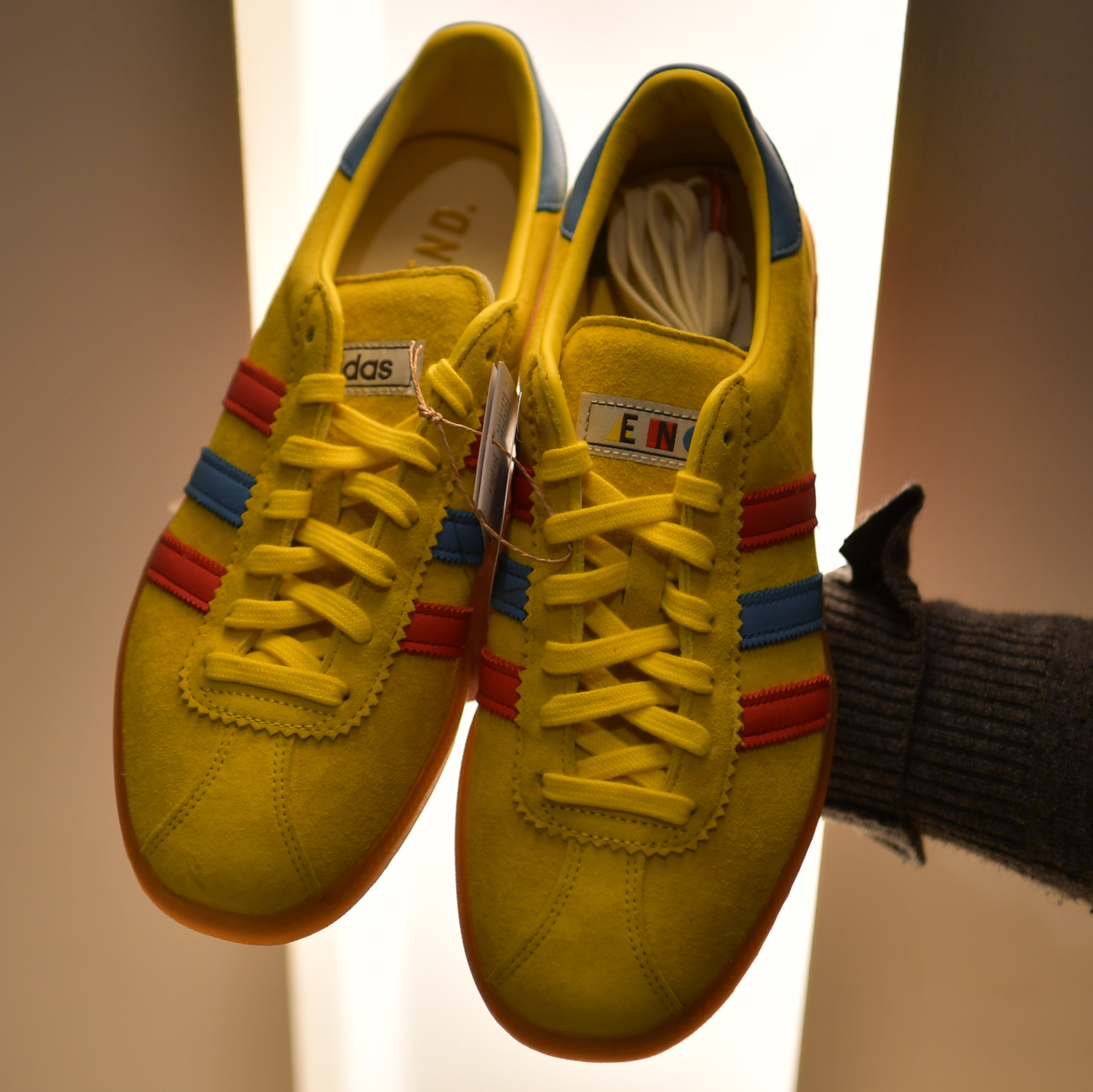 Adidas x END. Bermuda Team Yellow, Adidas x END. Spezial Handball Blue 착용 스타일 - 1