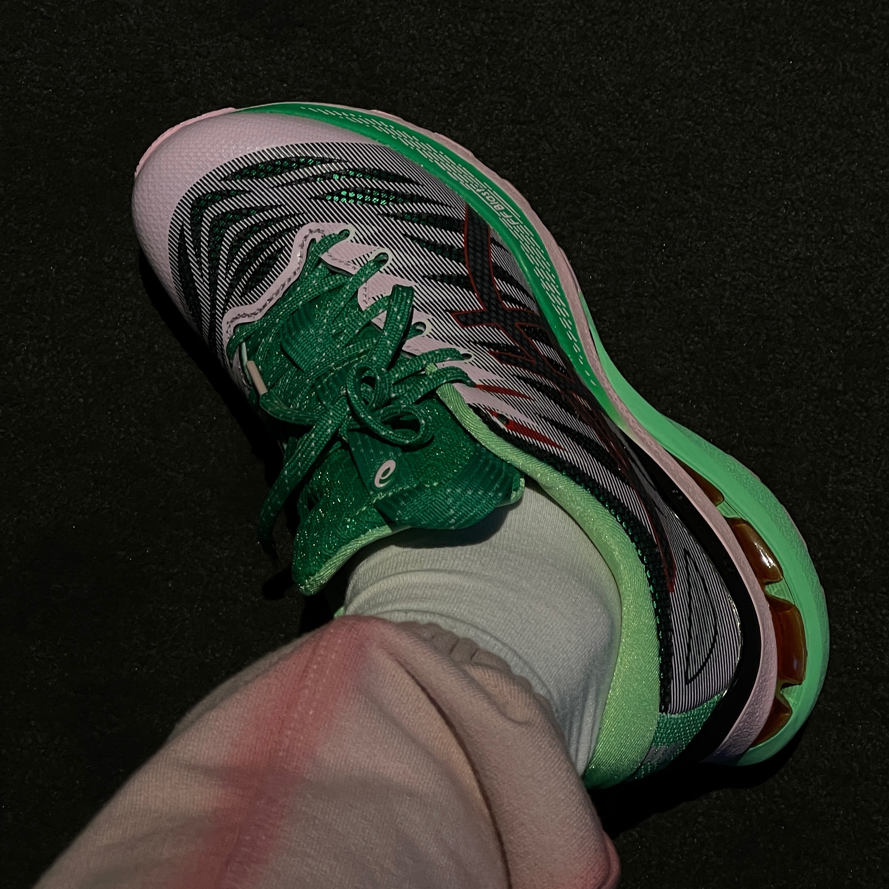 (W) Asics FN3-S Gel-Kayano 28 Sweet Dreams Green Eyes 착용 스타일