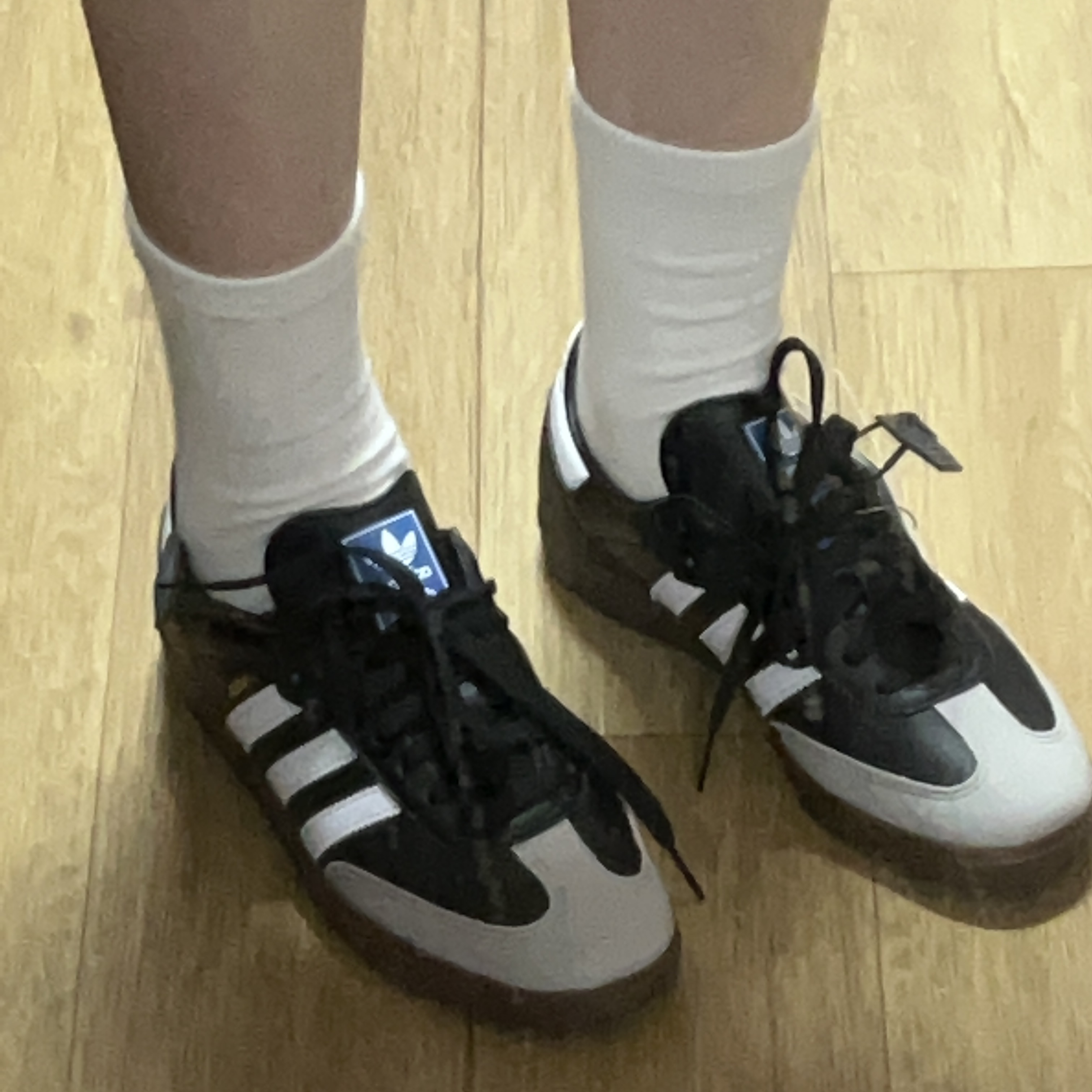 Adidas Samba Vegan Black White 착용 스타일 - 2