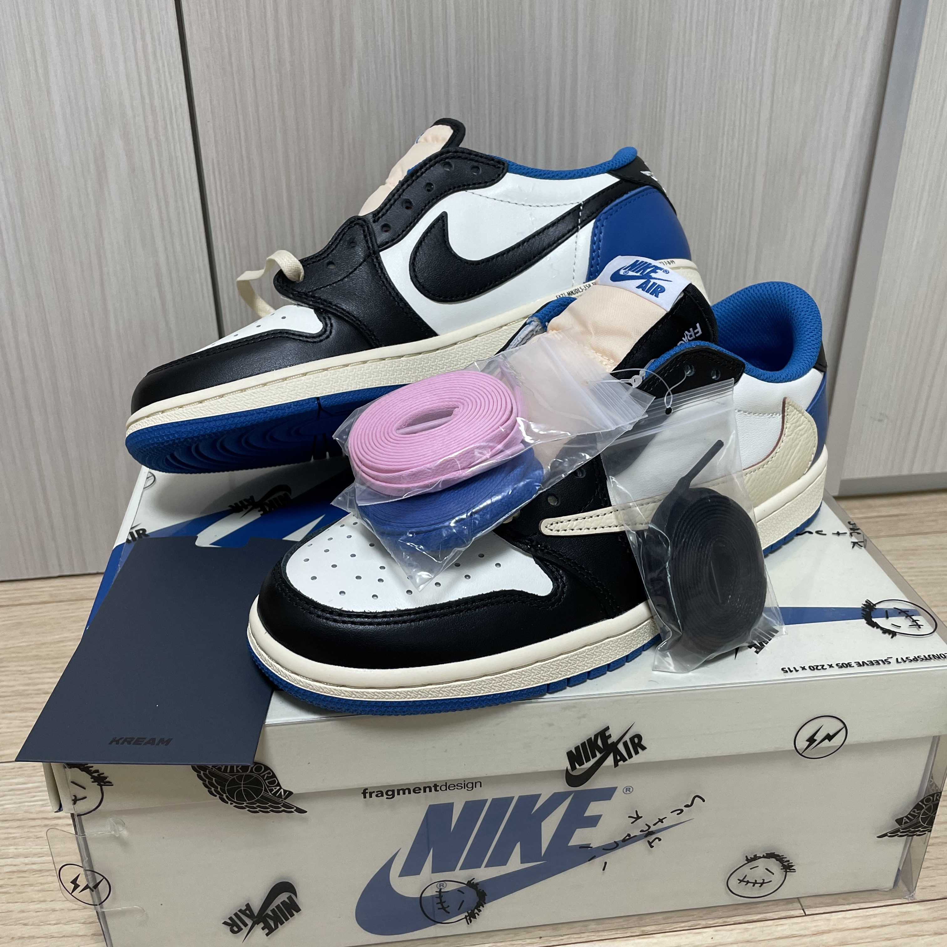 Jordan 1 x Travis Scott x Fragment Retro Low OG SP Military Blue 착용 스타일