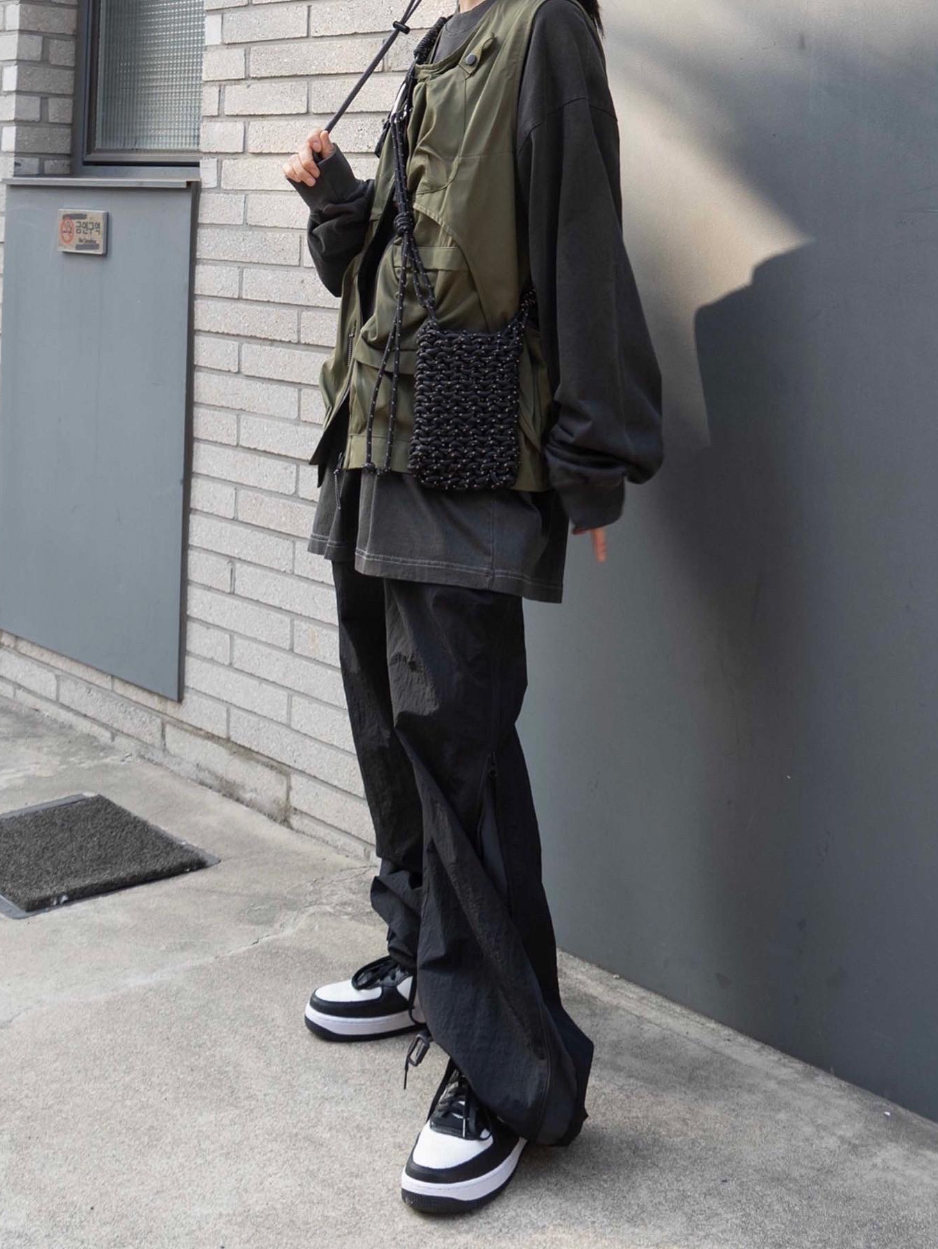 Nike x Stussy Air Force 1 '07 Mid SP Black and Light Bone, Stussy Gore-Tex Strom Shell Solid Hat 착용 스타일 - 2