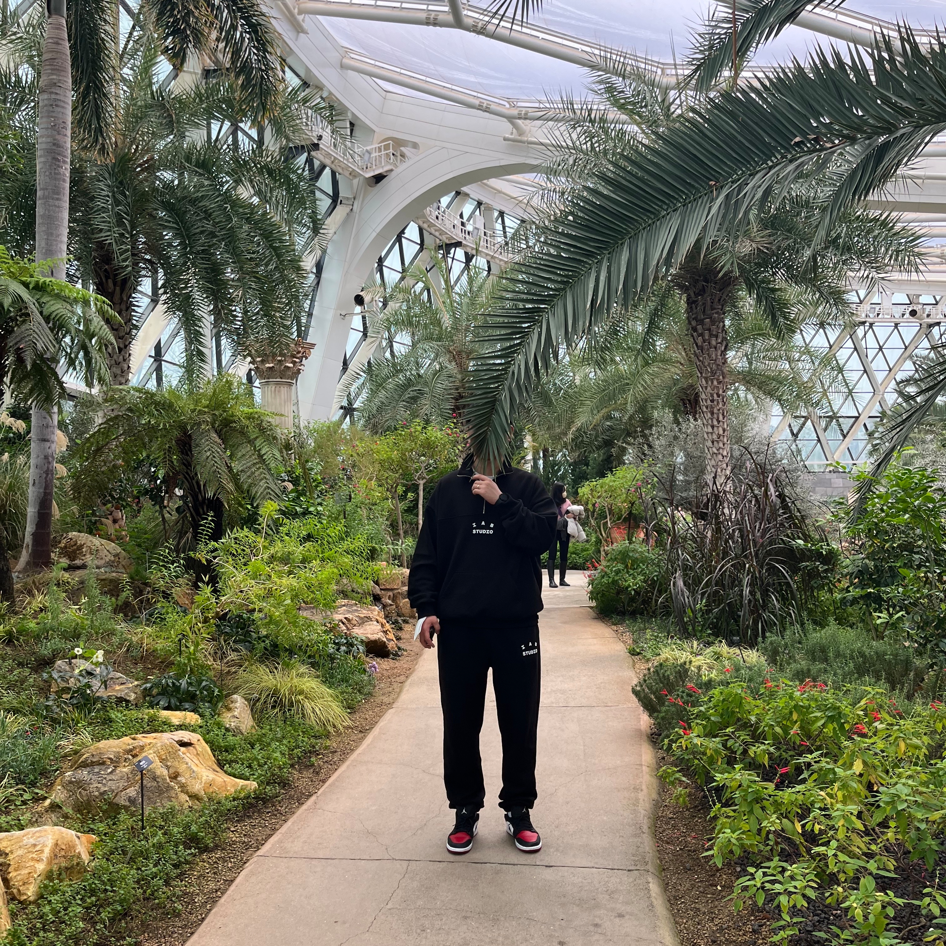 IAB Studio Sweatpants Black White - 23SS, IAB Studio Half Zip-Up Black White 착용 스타일