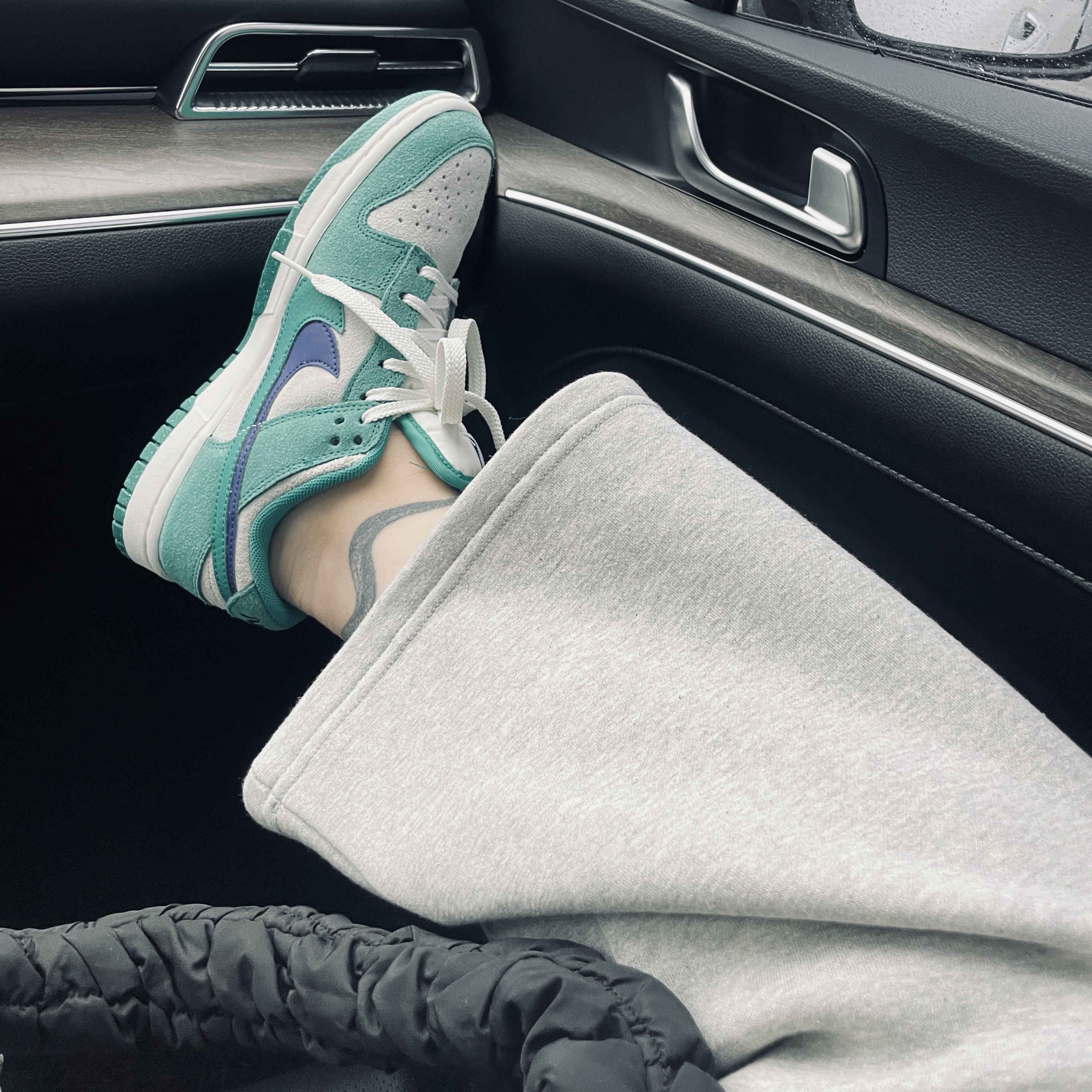 (W) Nike Dunk Low SE 85 Neptune Green and Sail, COS Quilted Mini Bag Black 착용 스타일