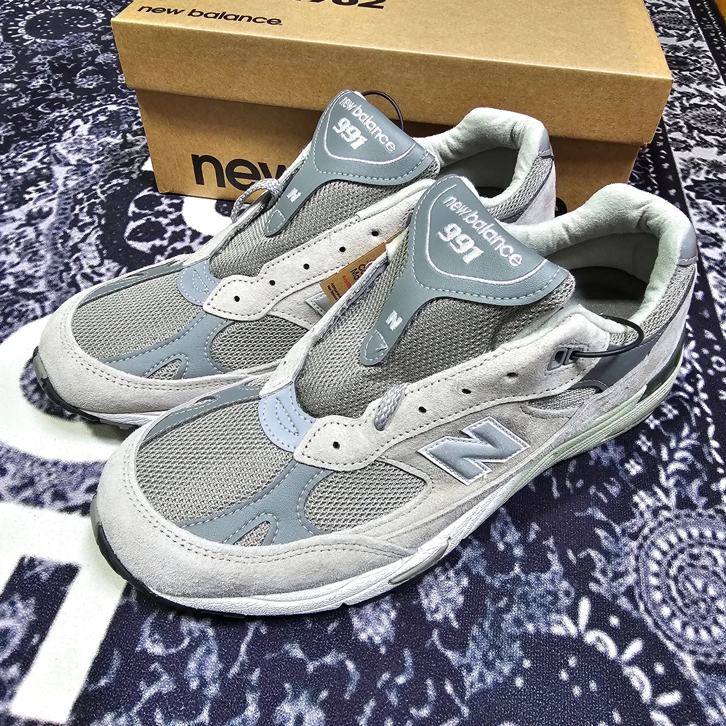 New Balance 991 Made in UK Grey 착용 스타일 - 3