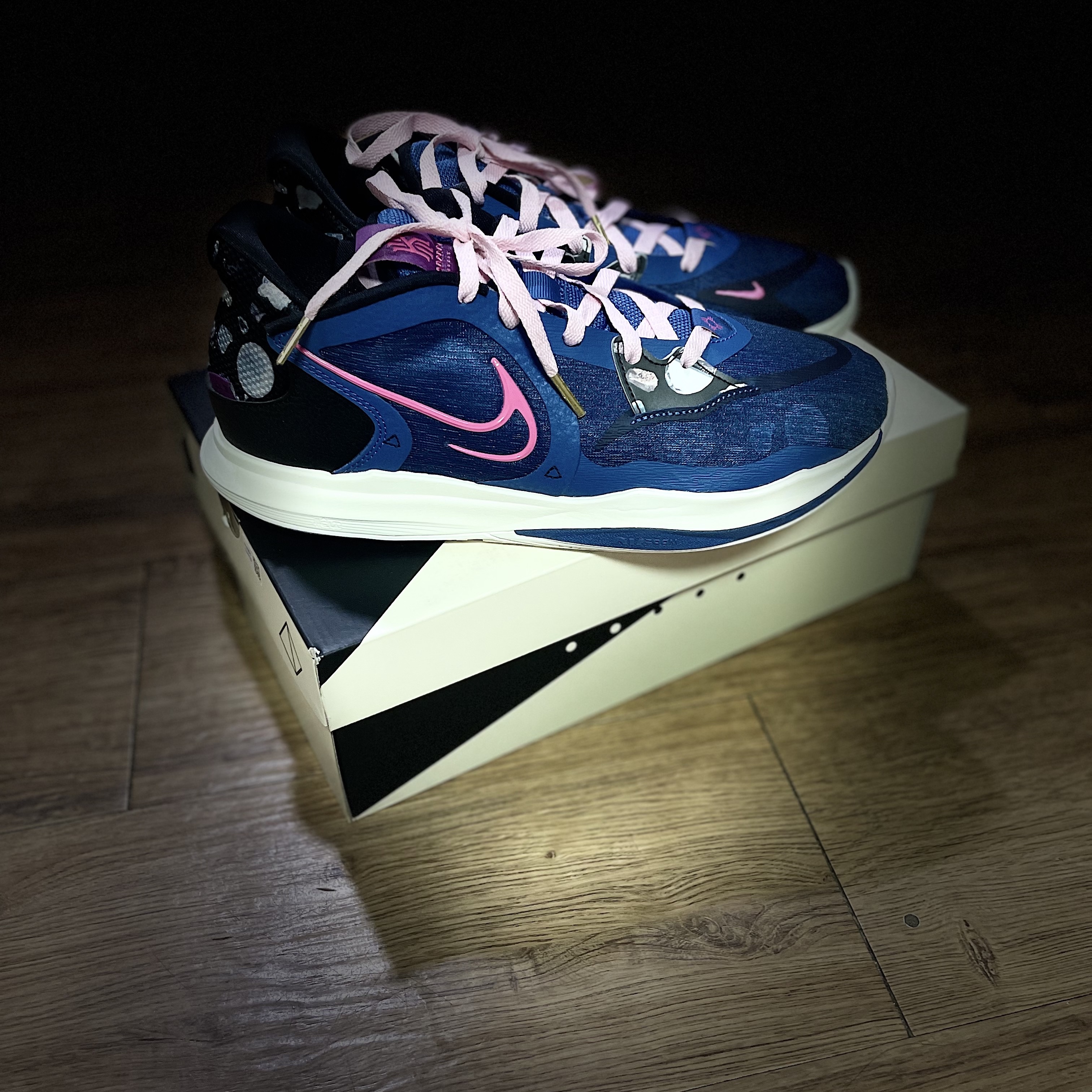 Nike Kyrie Low 5 EP Dark Marina Blue 착용 스타일 - 3