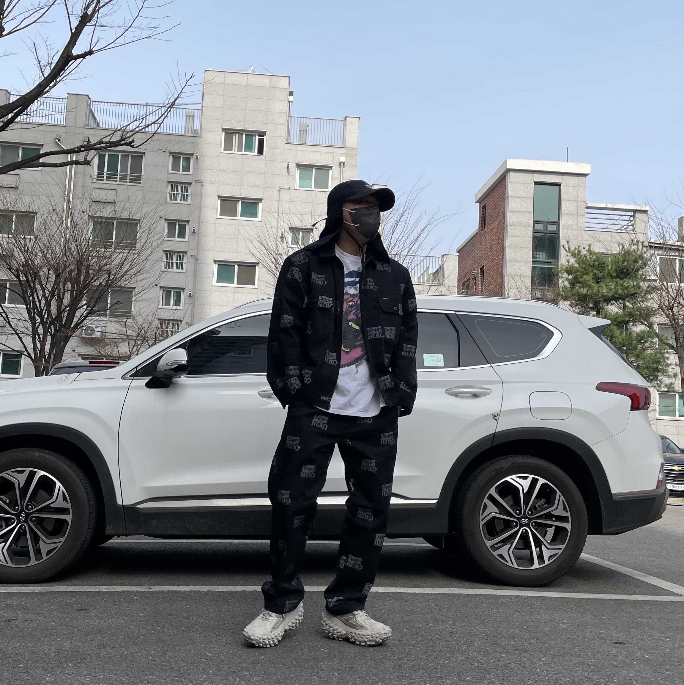 Balenciaga Defender Sneakers Beige, Supreme Antihero Work Jacket Black - 22SS 착용 스타일 - 3