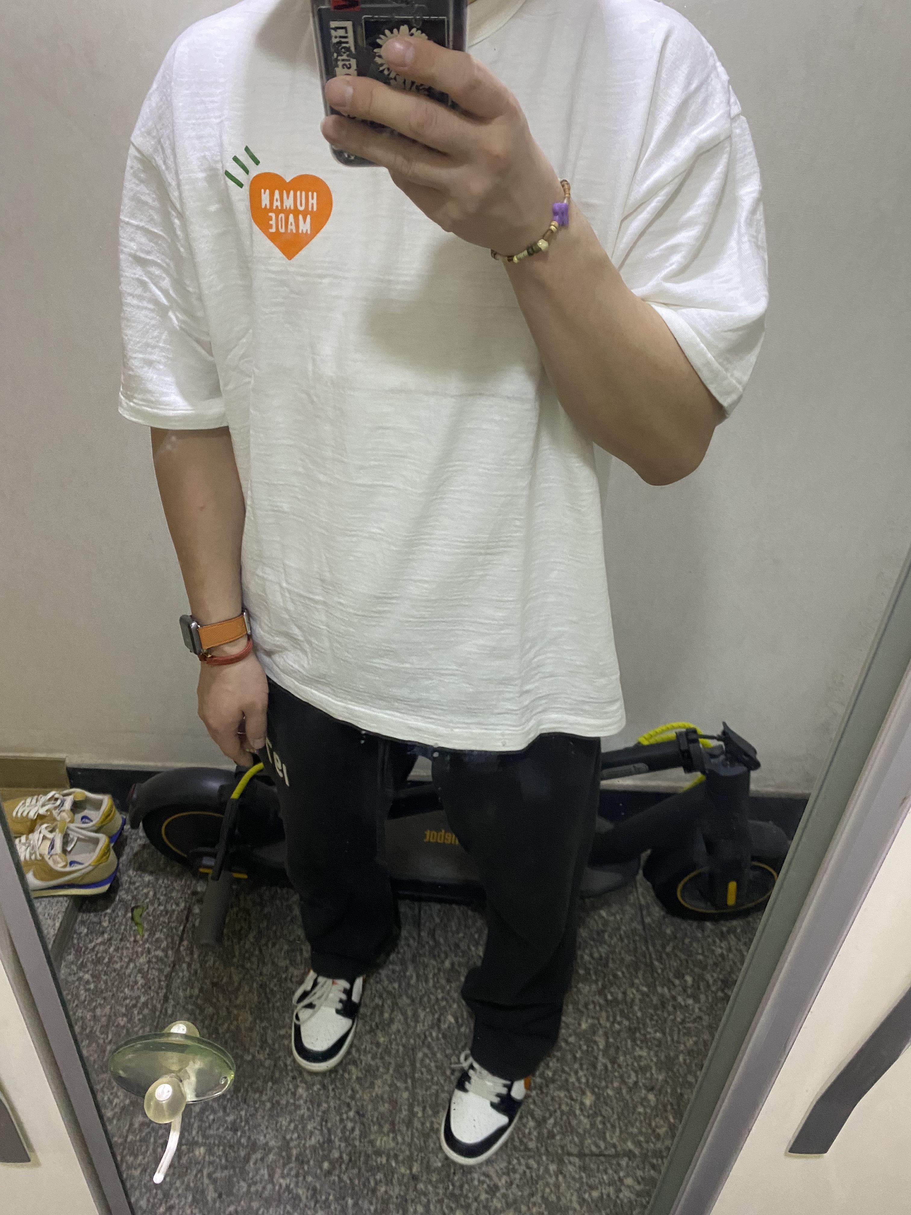 Human Made Graphic T-Shirt #02 White, Essentials 1977 Relaxed Sweatpants Iron - 22SS 착용 스타일 - 3