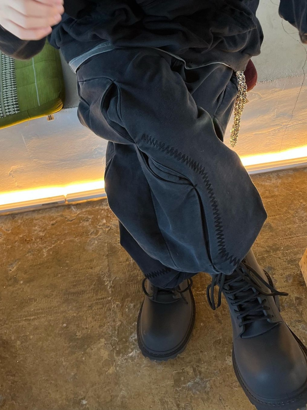 AOP Large Fit Curve Pants Stone Black, Balenciaga Steroid Derby Black 착용 스타일 - 2