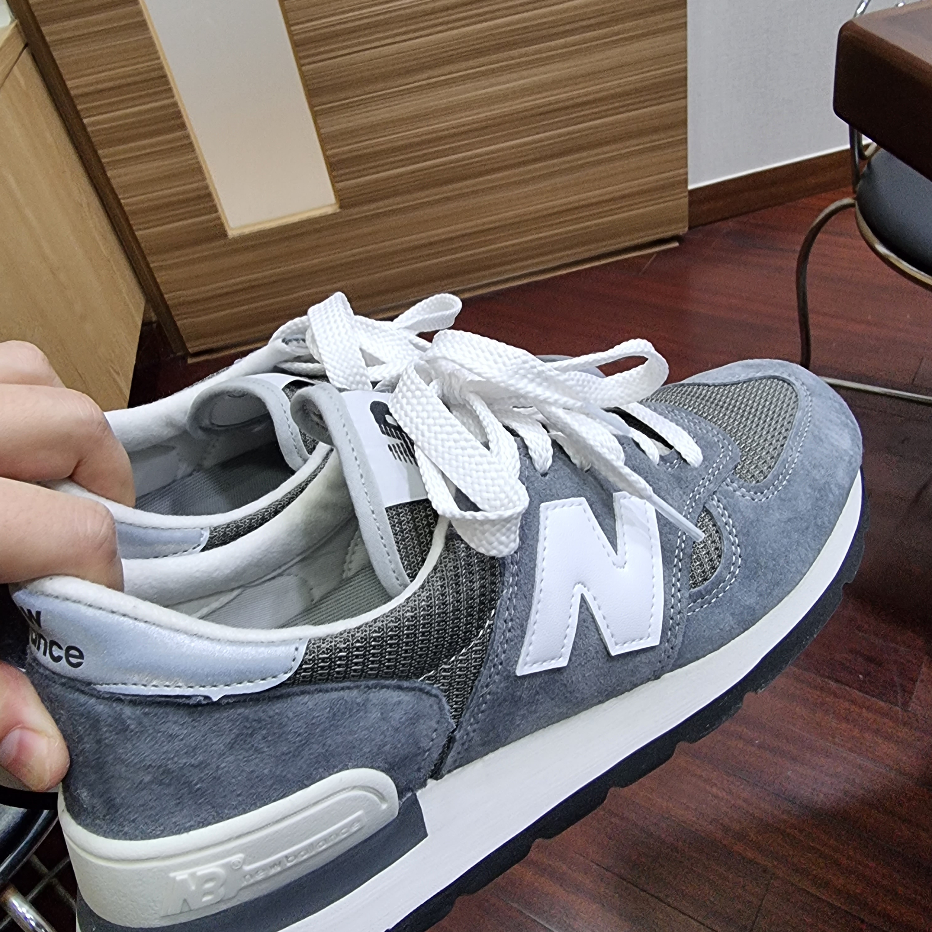 New Balance 990v1 Made in USA Grey White 착용 스타일