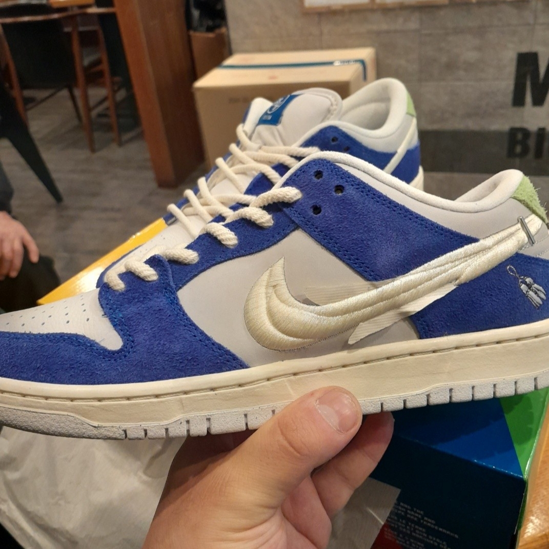 Nike x Fly Streetwear SB Dunk Low Pro Gardenia 착용 스타일 - 3