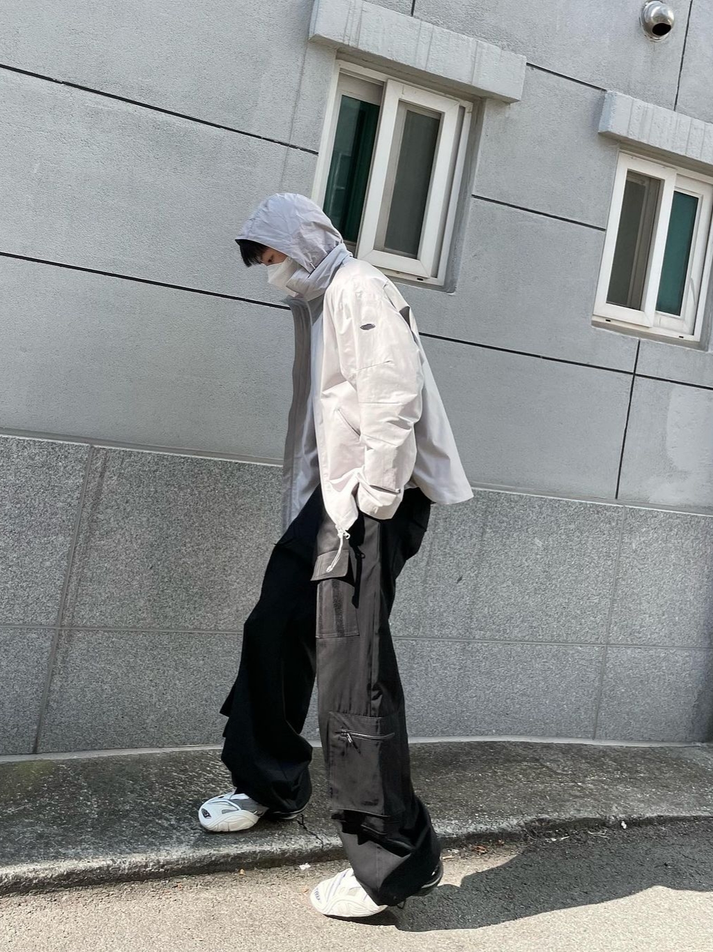 AOP New Cargo Series 01 Black, (W) Balenciaga Tyrex Sneakers Black White 착용 스타일 - 1