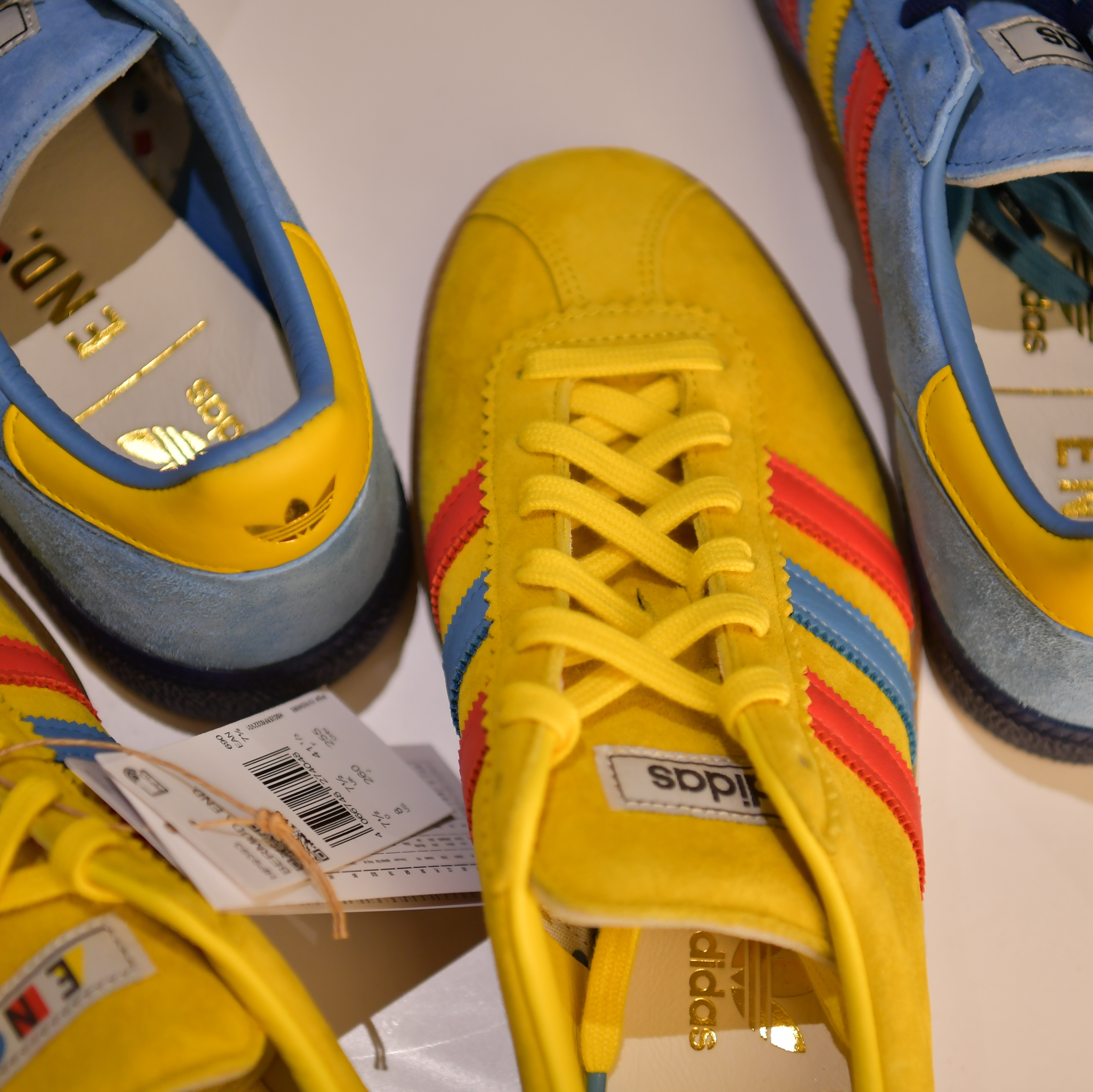 Adidas x END. Bermuda Team Yellow, Adidas x END. Spezial Handball Blue 착용 스타일 - 3